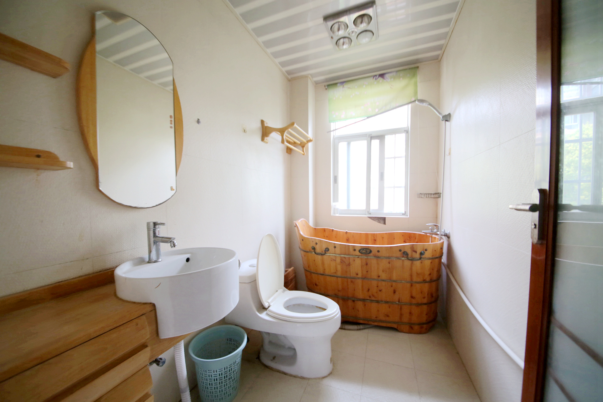 新世纪家园  3室2厅2卫    75.0万卫生间