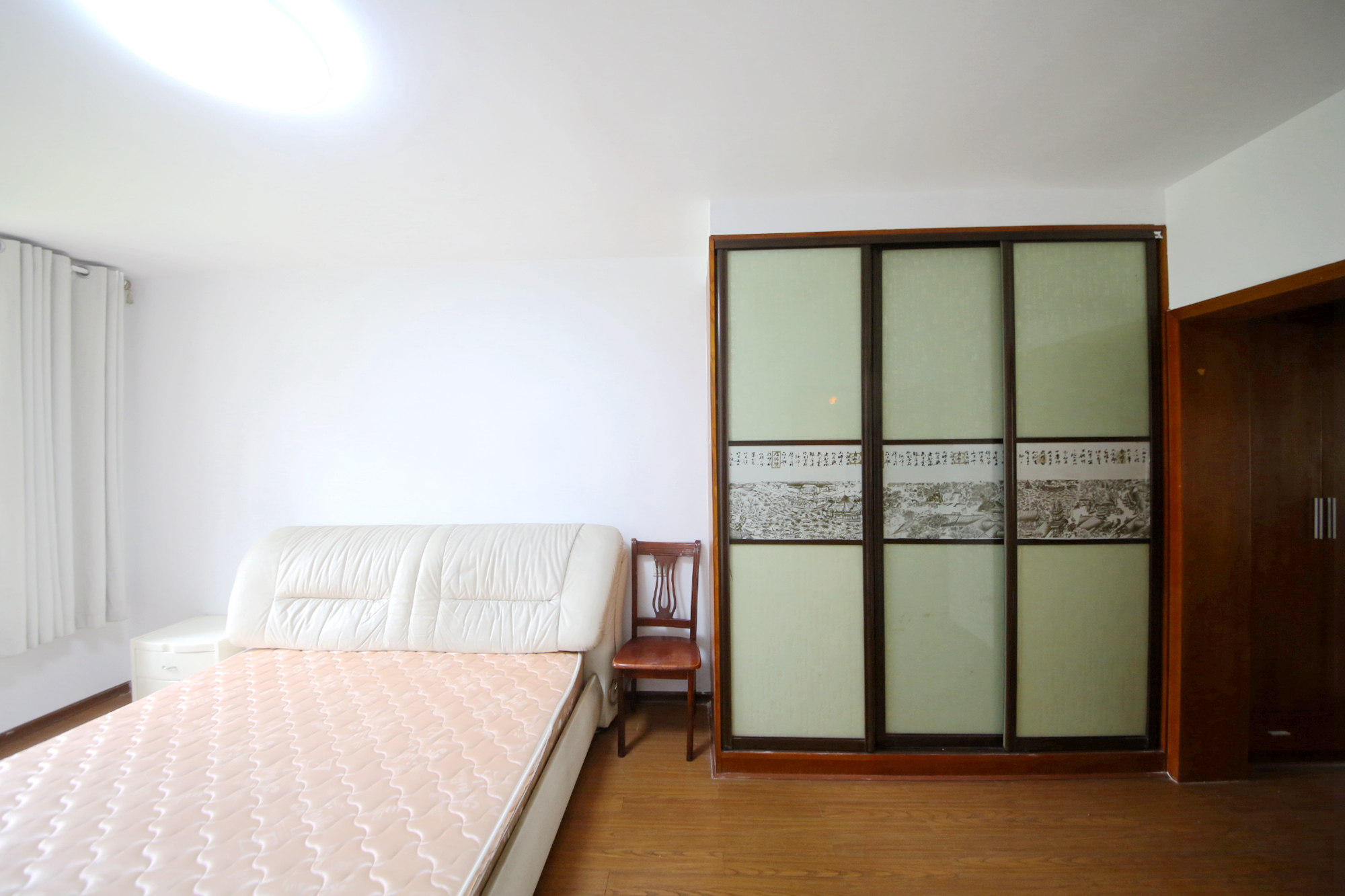 新世纪家园  3室2厅2卫    75.0万卧室