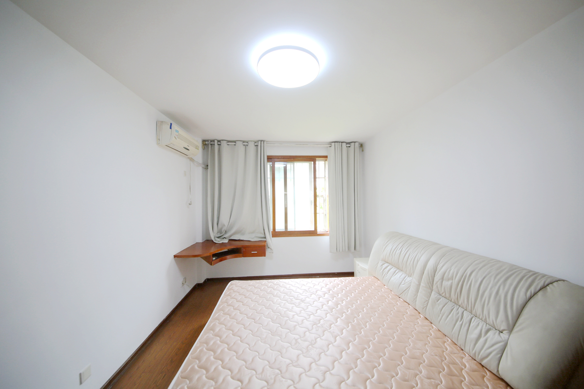 新世纪家园  3室2厅2卫    75.0万卧室