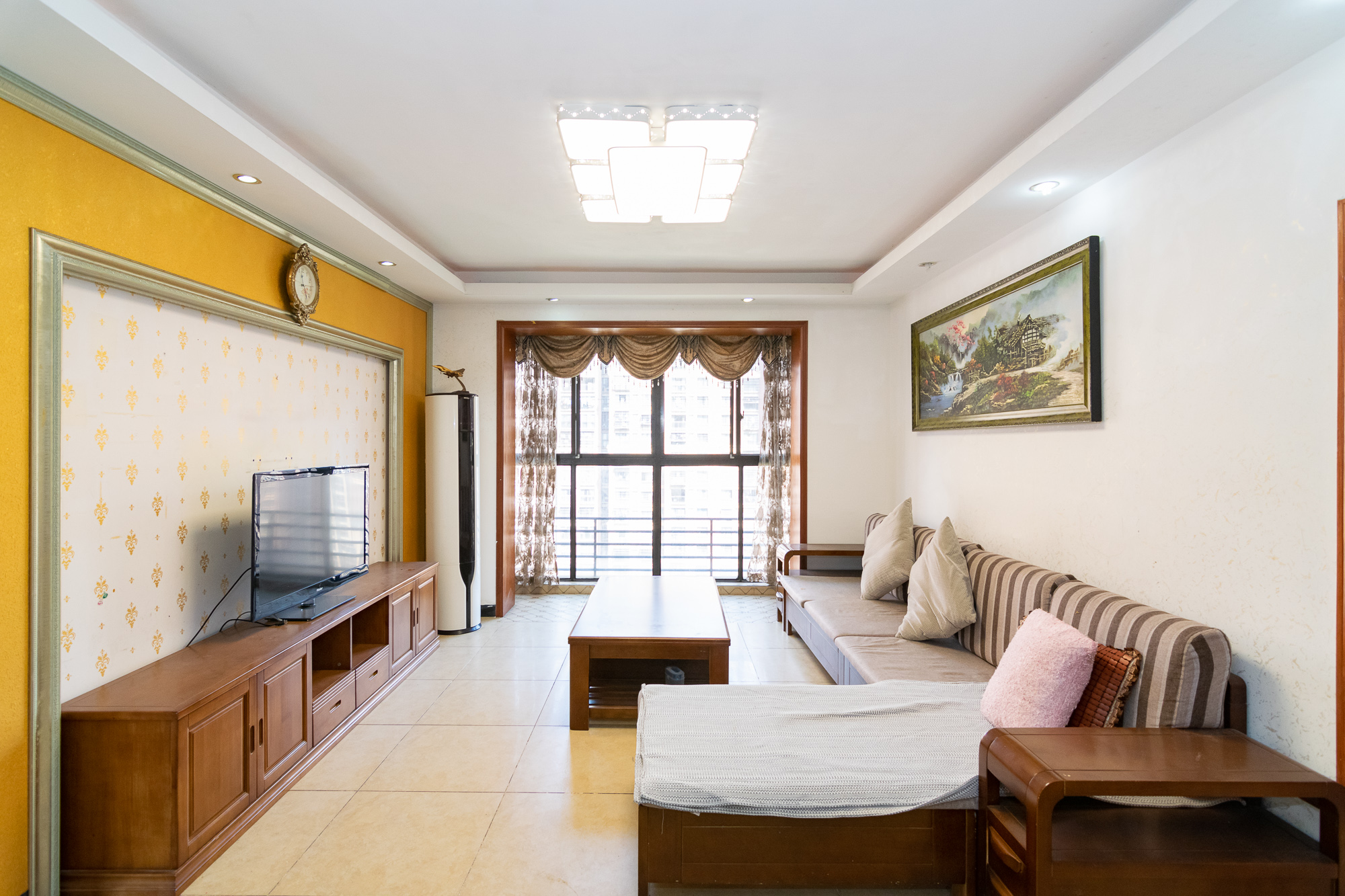 新城国际花都 3室2厅1卫 82.68万 新城国际花都 3室2厅1卫 82.68万客厅