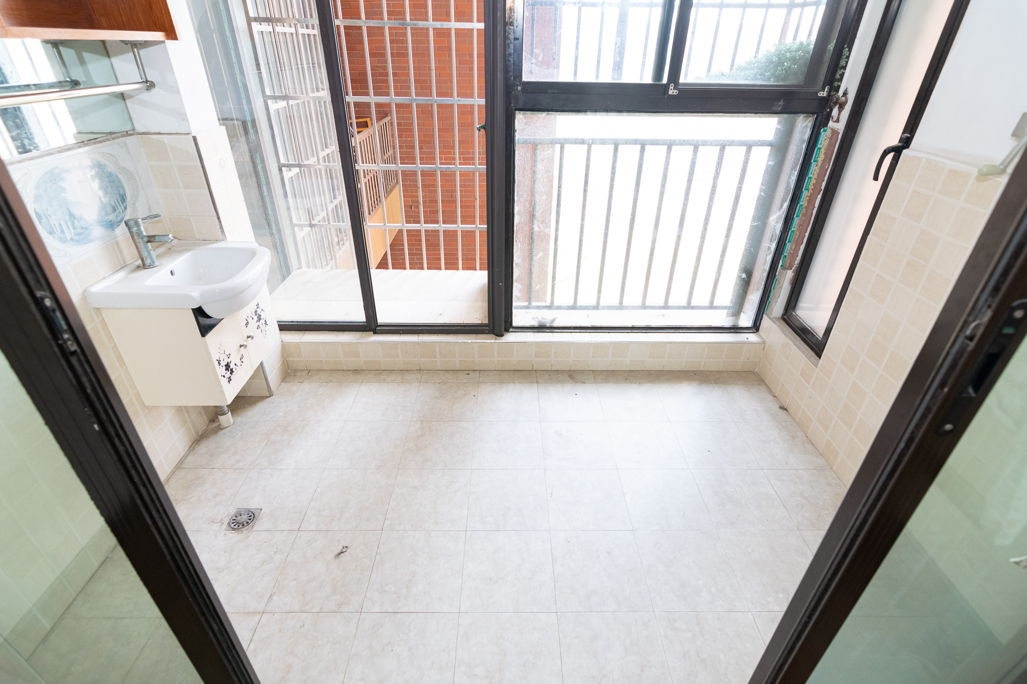 新城国际花都 3室2厅1卫 82.68万 新城国际花都 3室2厅1卫 82.68万阳台