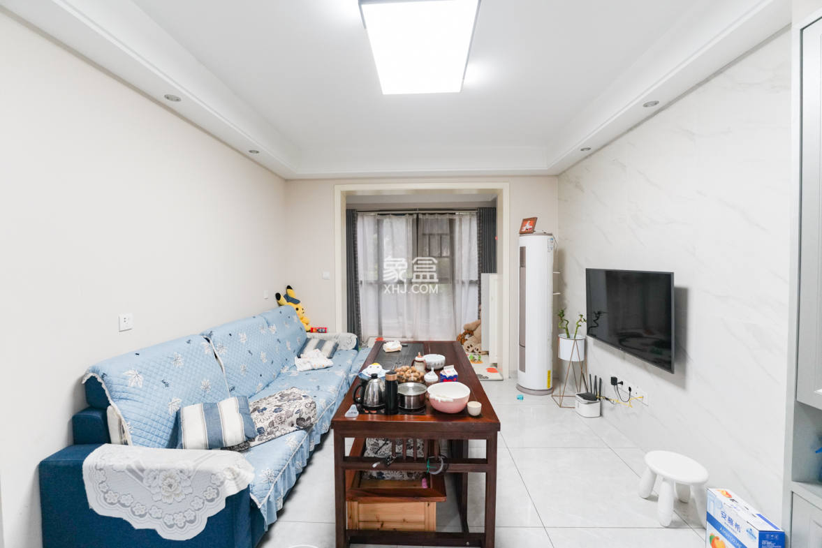 高升时代广场(冠铭商务中心)  3室2厅2卫   72.00万 高升时代广场(冠铭商务中心)  3室2厅2卫   72.00万客厅