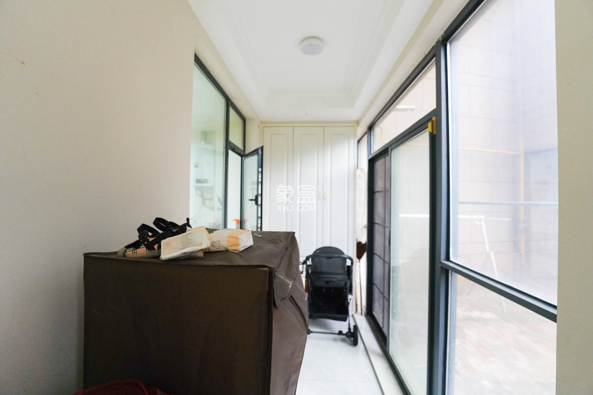 高升时代广场(冠铭商务中心)  3室2厅2卫   72.00万 高升时代广场(冠铭商务中心)  3室2厅2卫   72.00万阳台