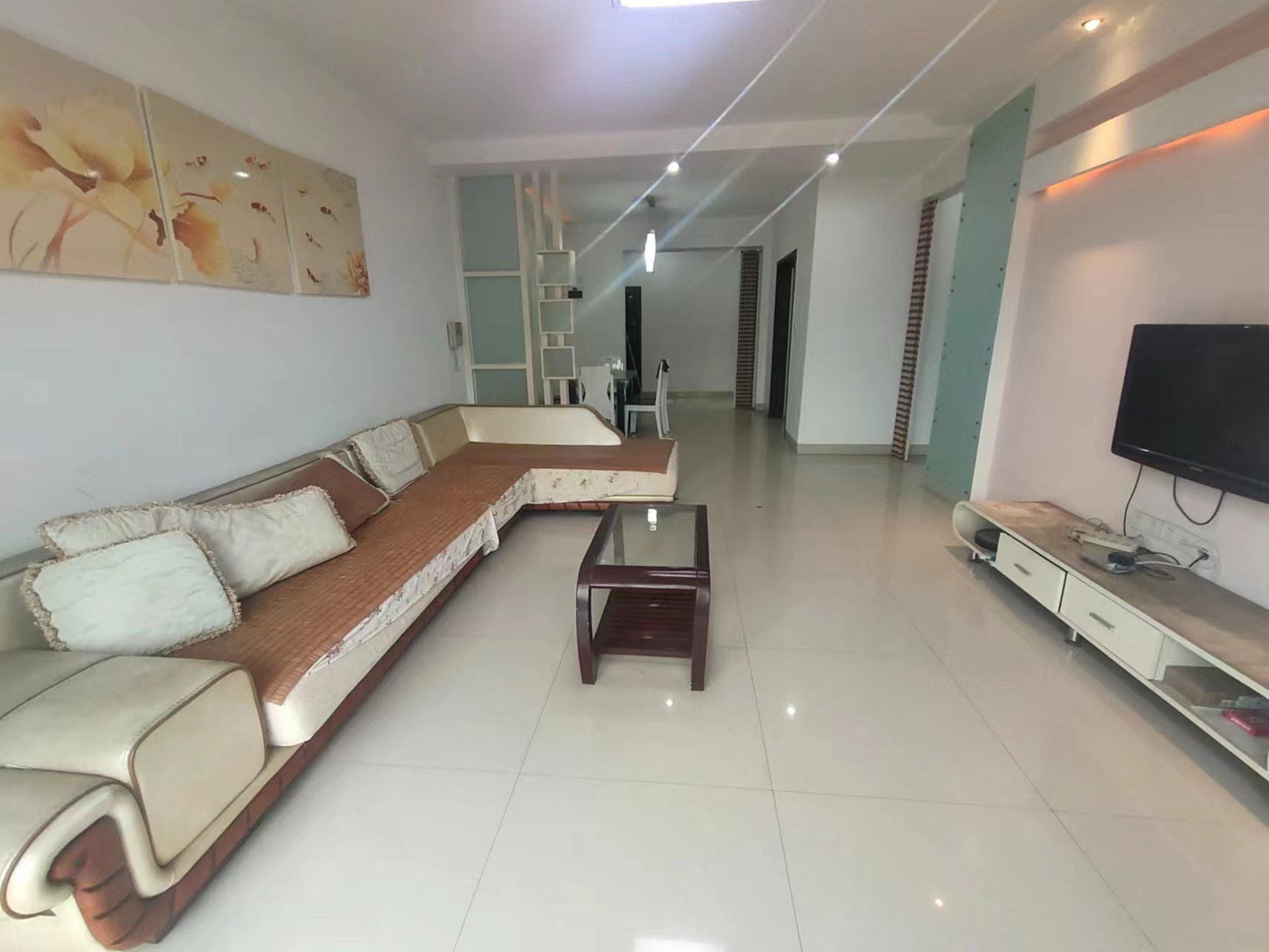 西域名邸  3室2厅2卫    86.8万 西域名邸  3室2厅2卫    86.8万