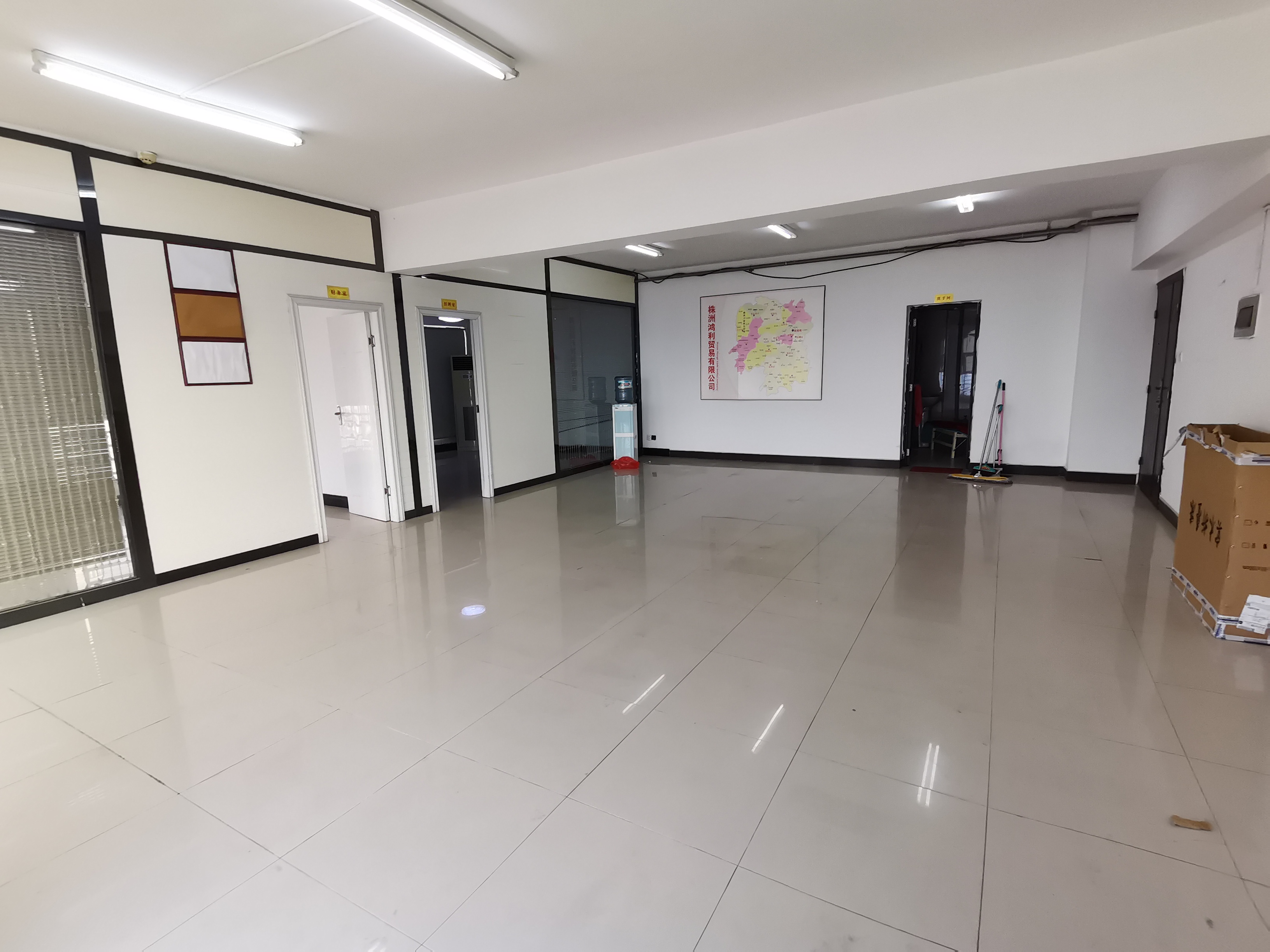 中房电脑大市场  3室2厅2卫   54.00万室内图