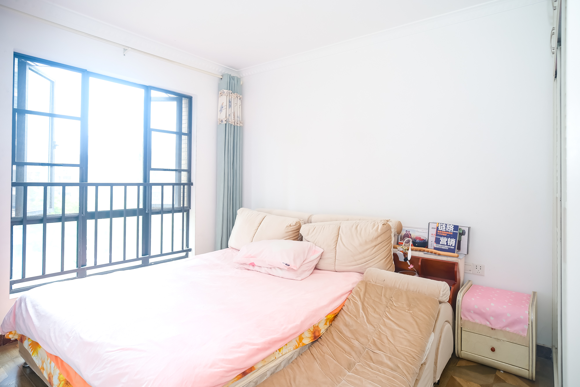 三一街区  2室2厅1卫   62.00万卧室