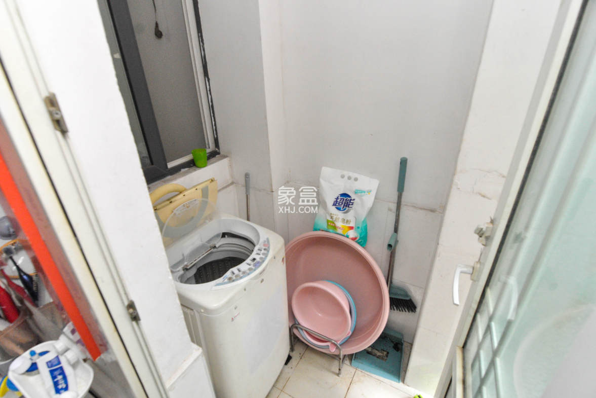 龙王港社区  2室2厅1卫    75.0万卫生间
