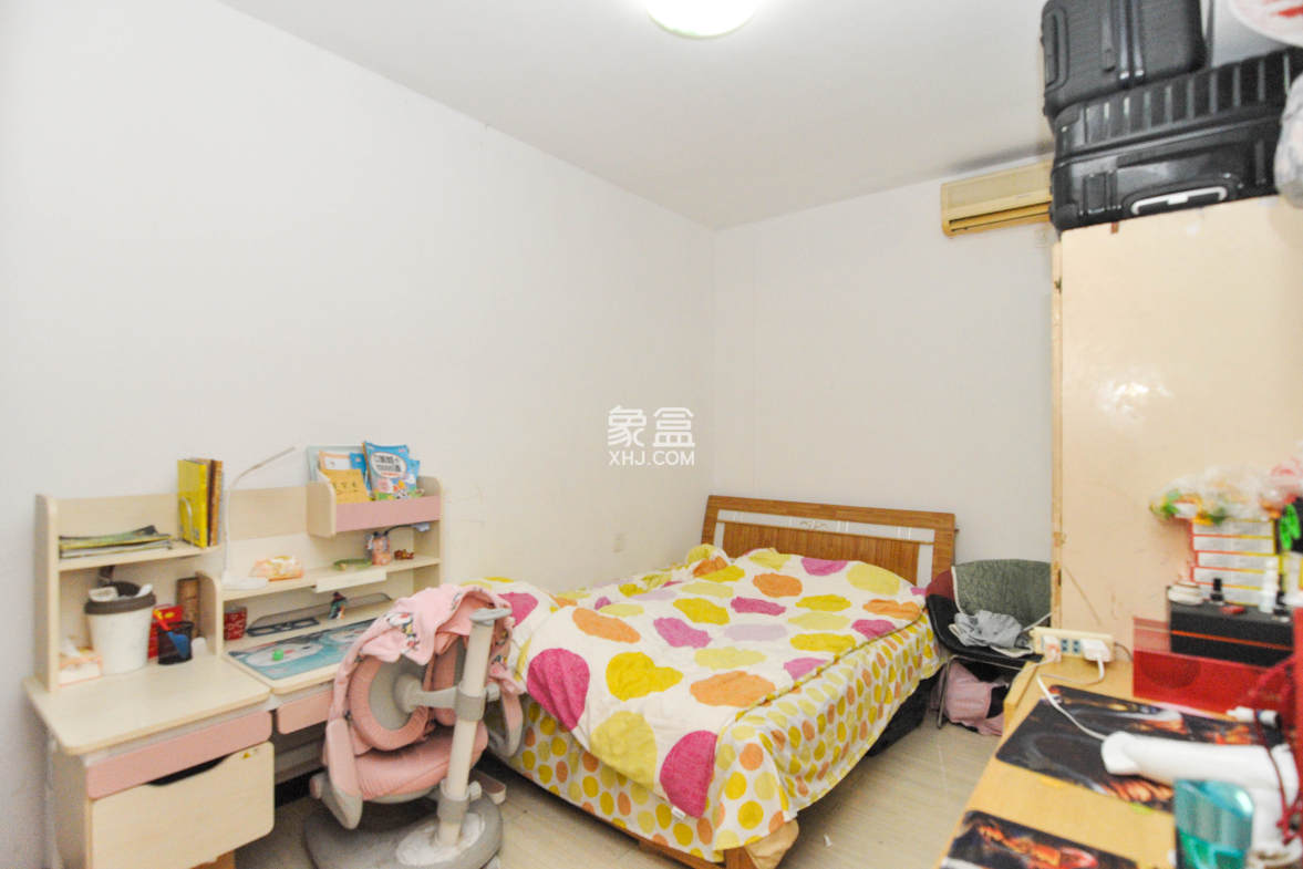 龙王港社区  2室2厅1卫    75.0万卧室