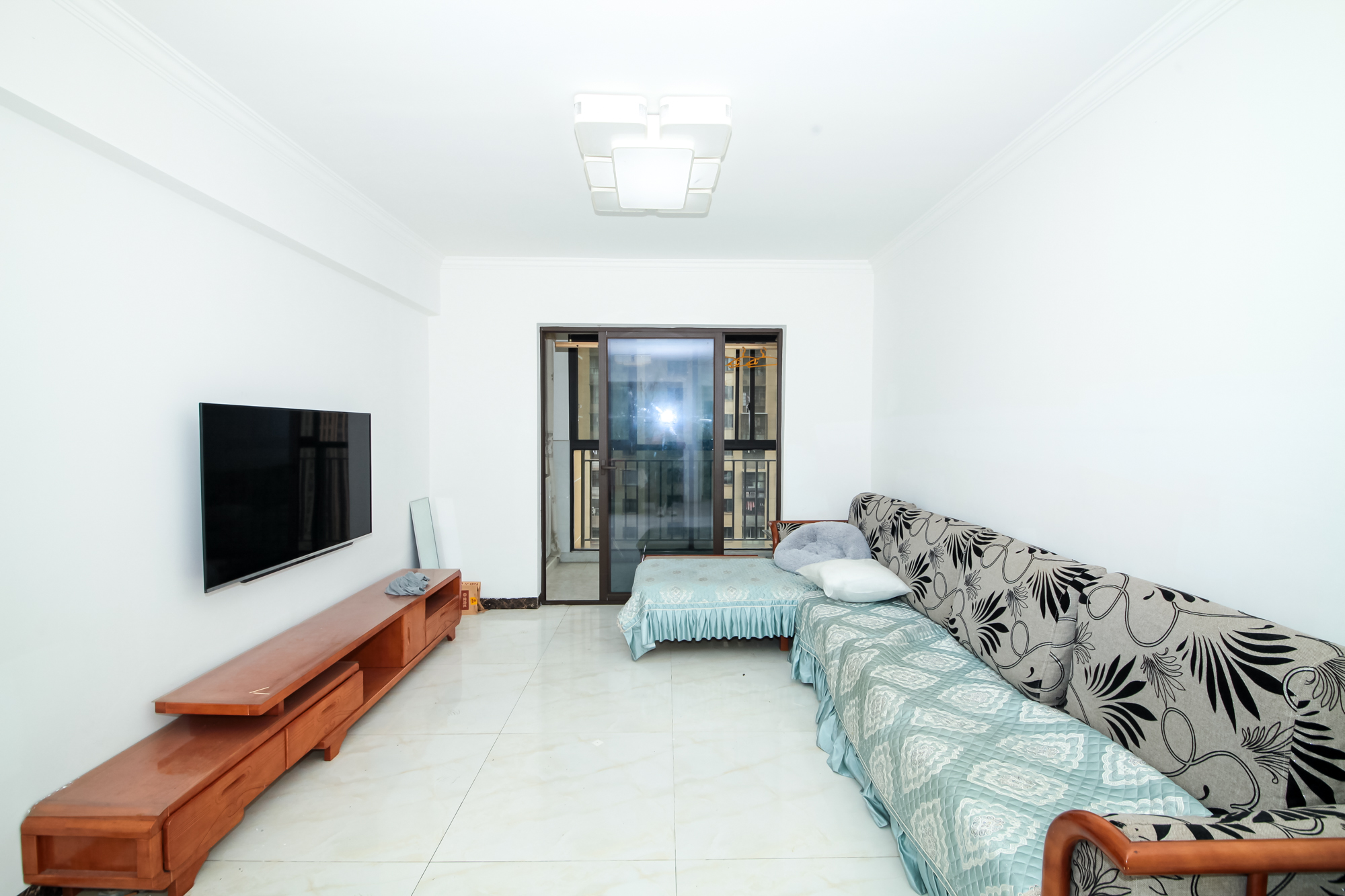 华润置地广场一期 3室2厅1卫 78.00万 华润置地广场一期 3室2厅1卫 78.00万客厅