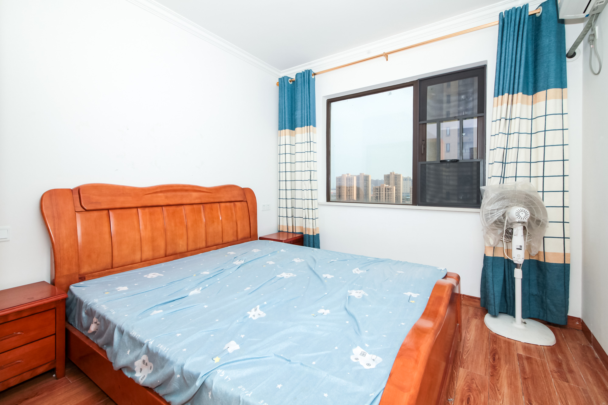 华润置地广场一期 3室2厅1卫 78.00万 华润置地广场一期 3室2厅1卫 78.00万卧室