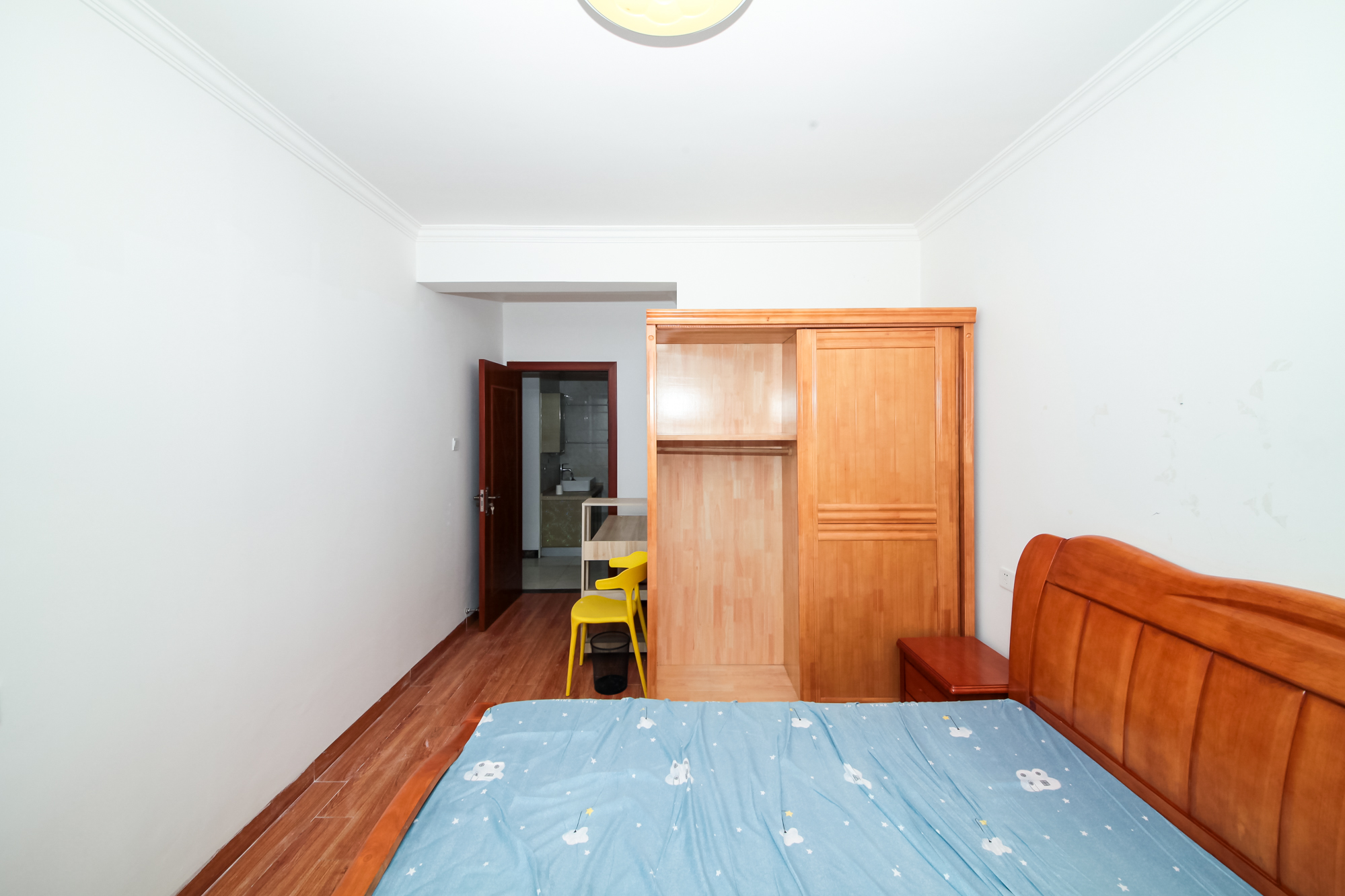 华润置地广场一期 3室2厅1卫 78.00万 华润置地广场一期 3室2厅1卫 78.00万卧室