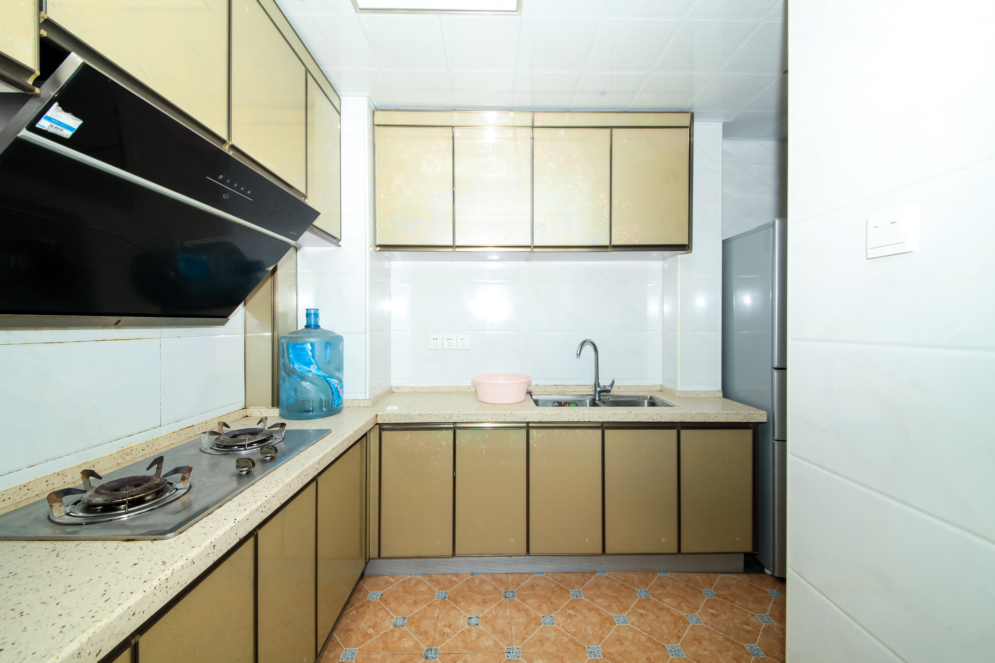 华润置地广场一期 3室2厅1卫 78.00万 华润置地广场一期 3室2厅1卫 78.00万厨房