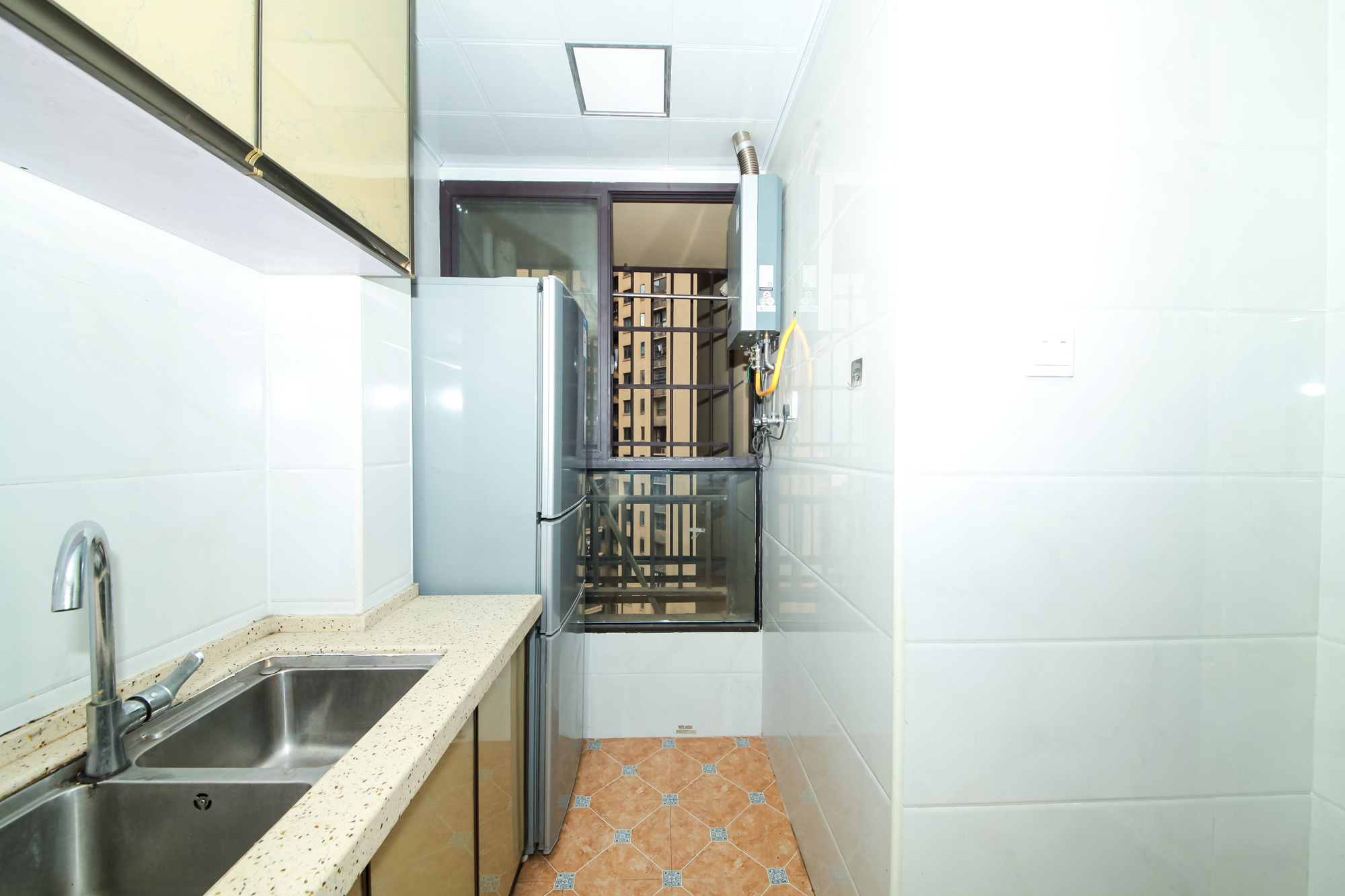 华润置地广场一期 3室2厅1卫 78.00万 华润置地广场一期 3室2厅1卫 78.00万厨房