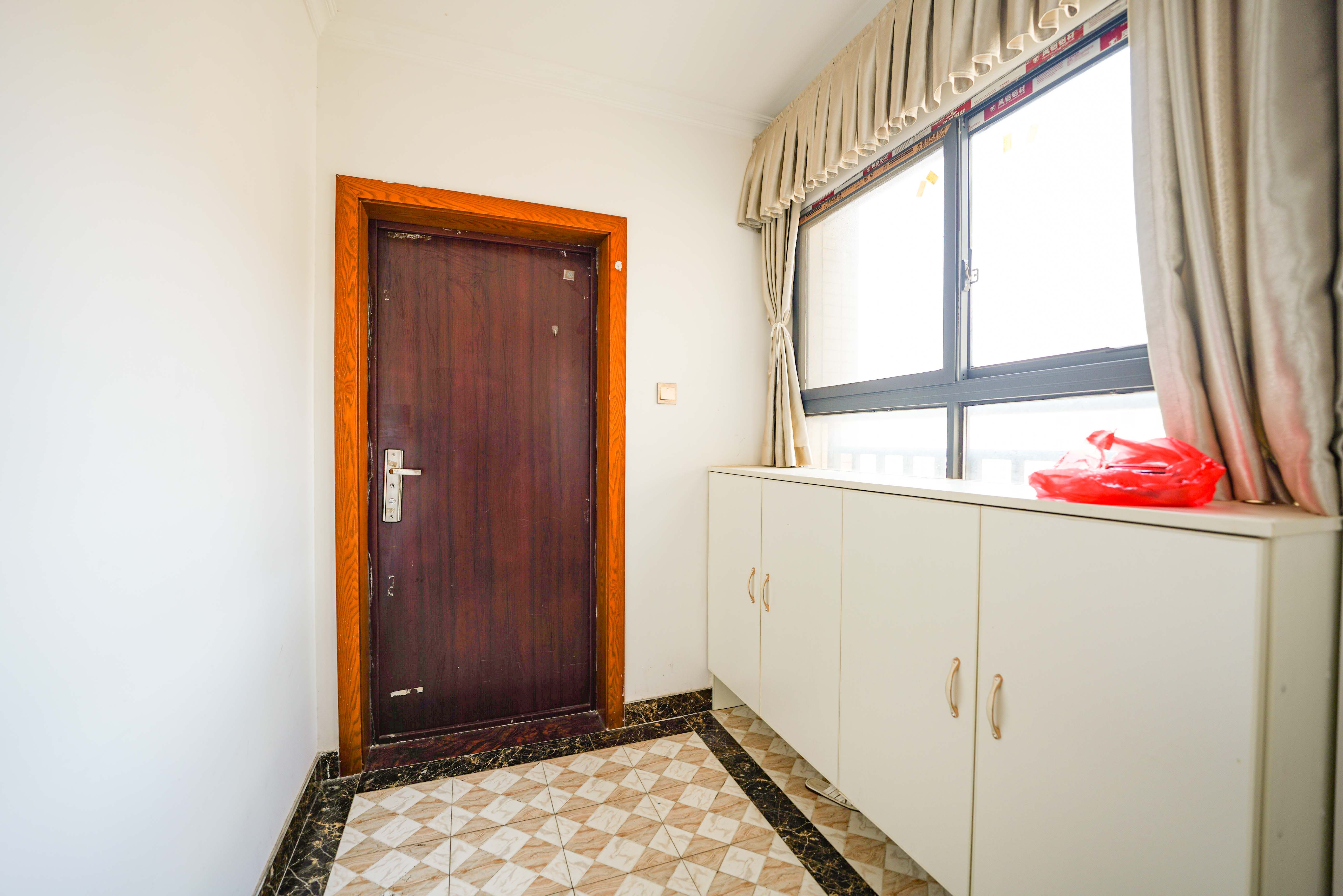 中建芙蓉嘉苑 3室2厅2卫 110.00万 中建芙蓉嘉苑 3室2厅2卫 110.00万阳台