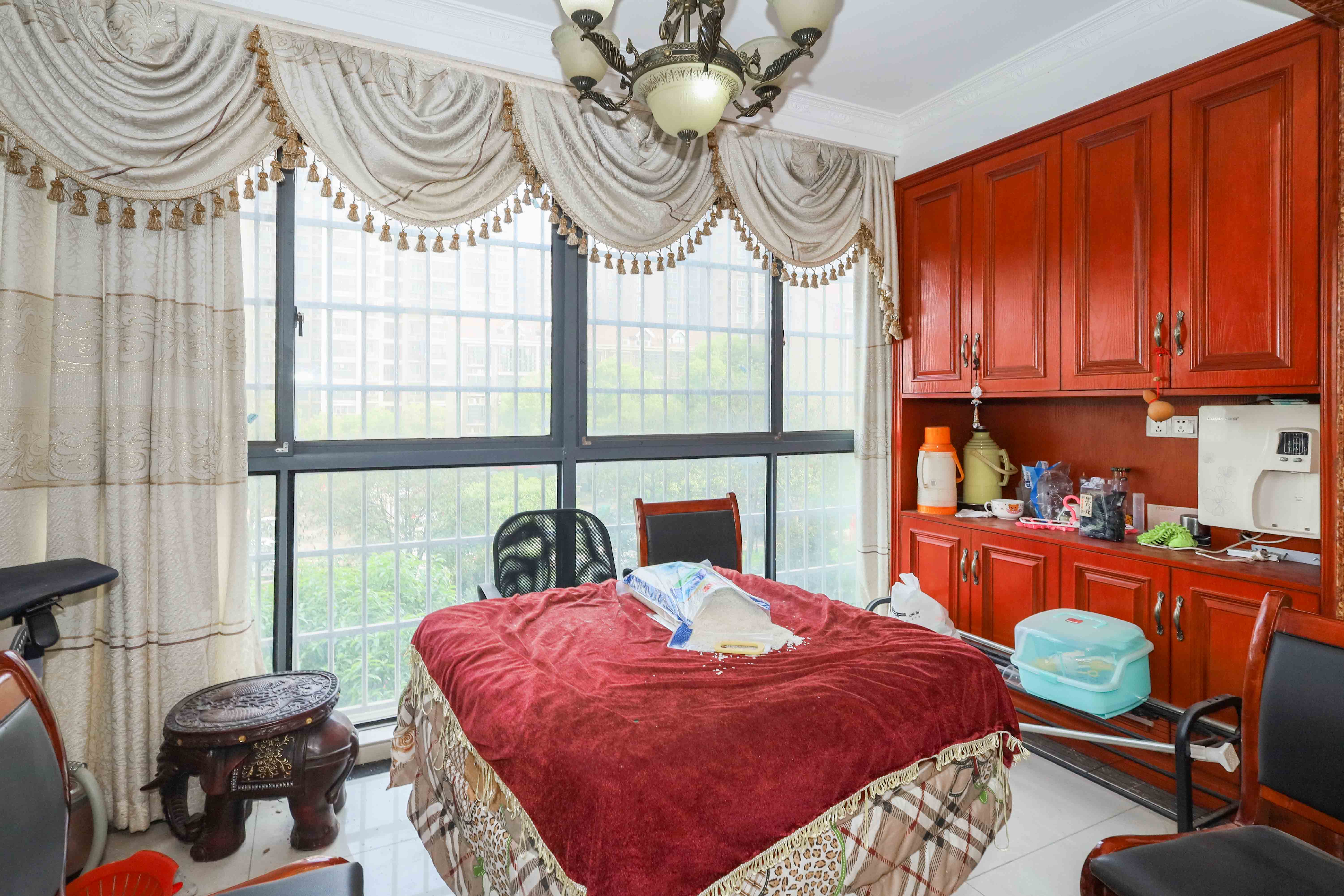 和沁园  4室2厅2卫    150.0万阳台