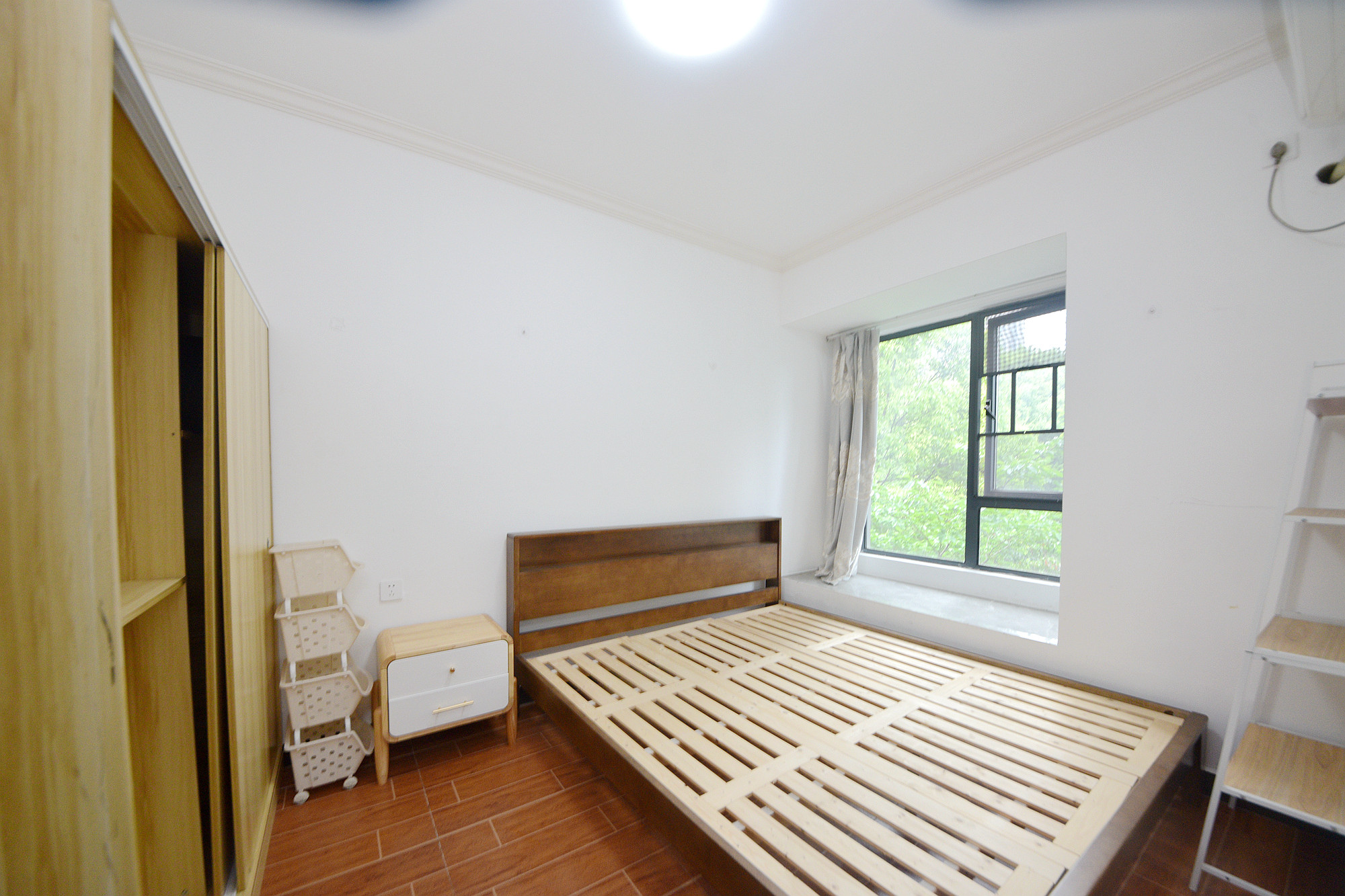 建发中央悦府  4室2厅2卫   180.00万卧室