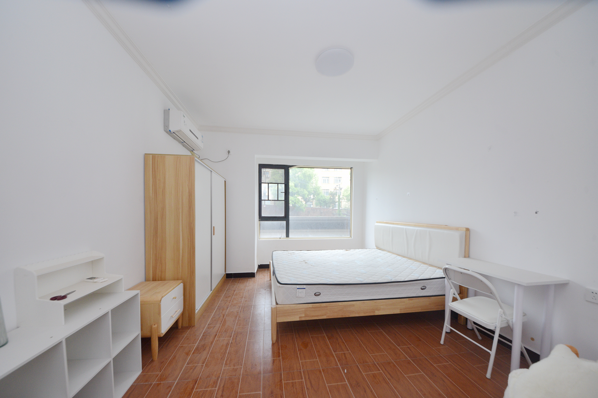 建发中央悦府  4室2厅2卫   180.00万卧室