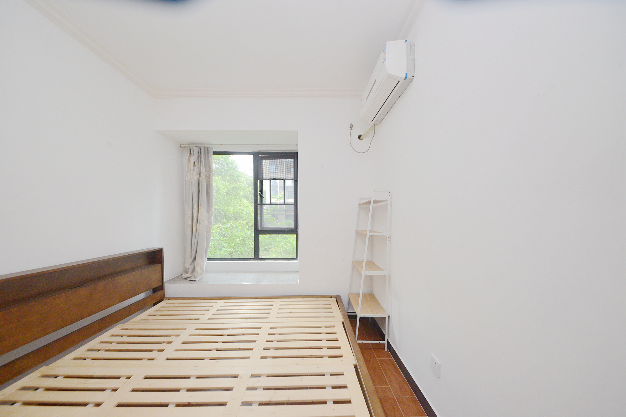 建发中央悦府  4室2厅2卫   180.00万卧室