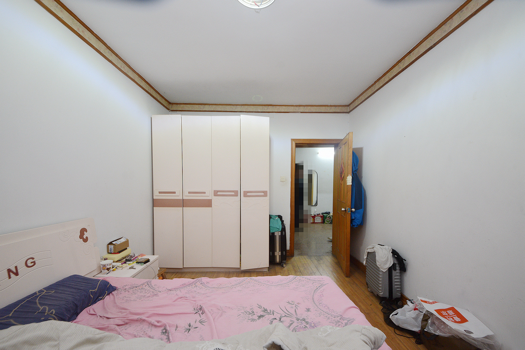海华花园（京电大厦）  2室1厅1卫   54.00万卧室
