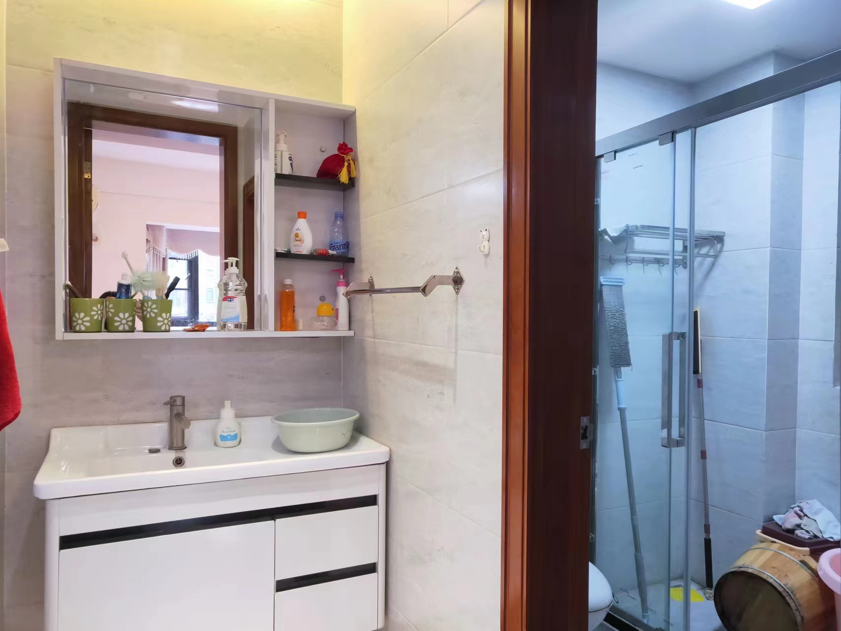 东方名苑臻锦园  3室2厅2卫   104.00万 东方名苑臻锦园  3室2厅2卫   104.00万客厅