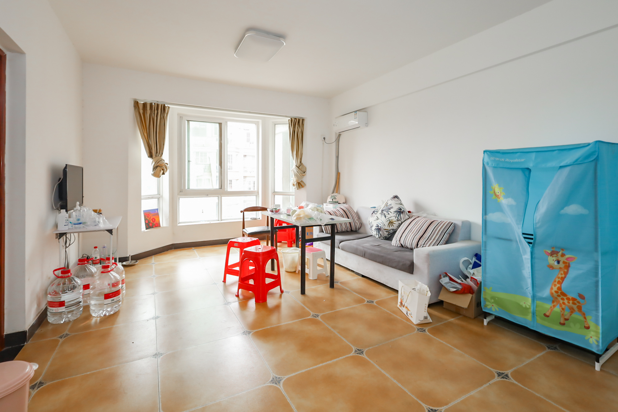 长房西郡 3室2厅2卫 76.0万 长房西郡 3室2厅2卫 76.0万客厅