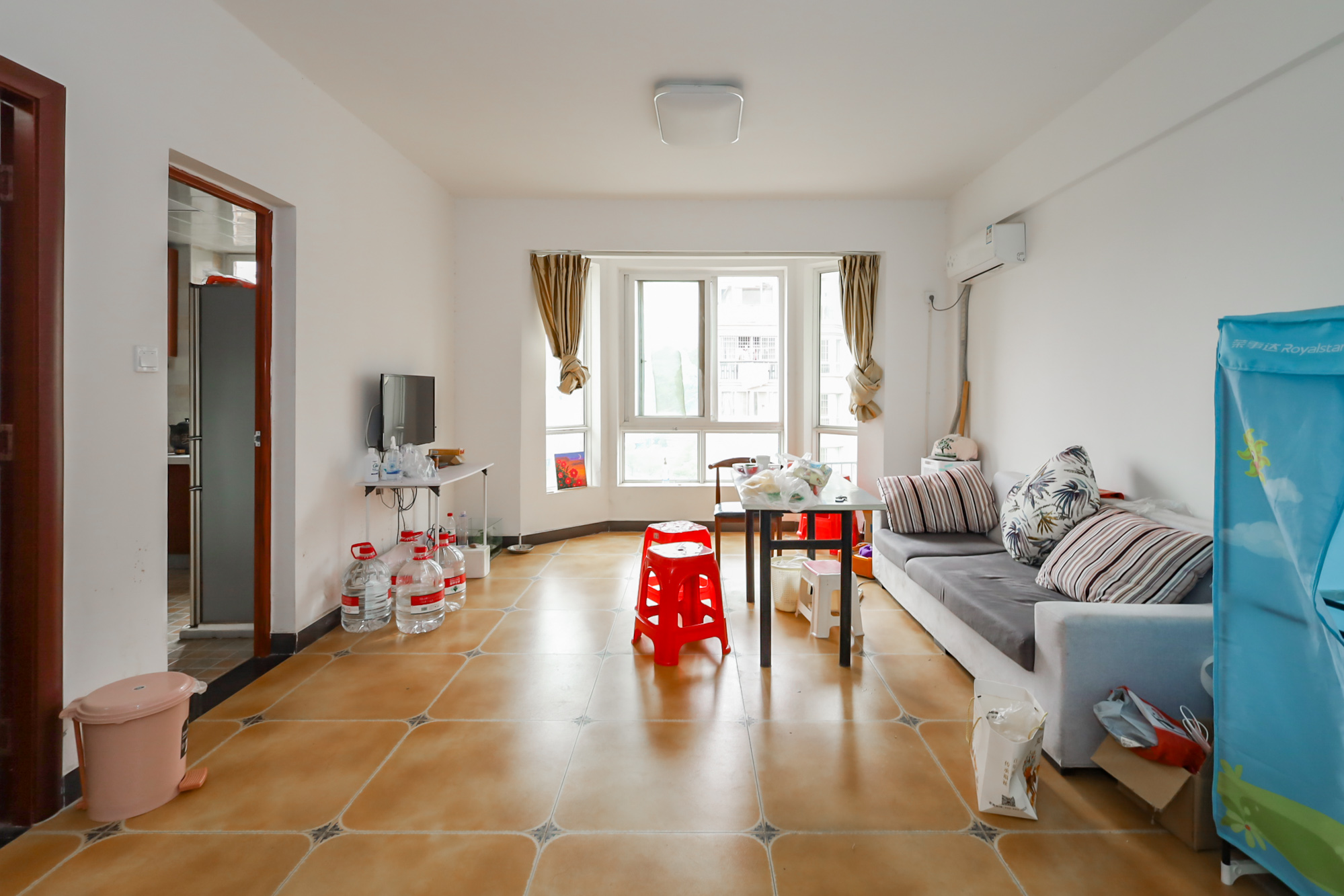 长房西郡 3室2厅2卫 76.0万 长房西郡 3室2厅2卫 76.0万客厅