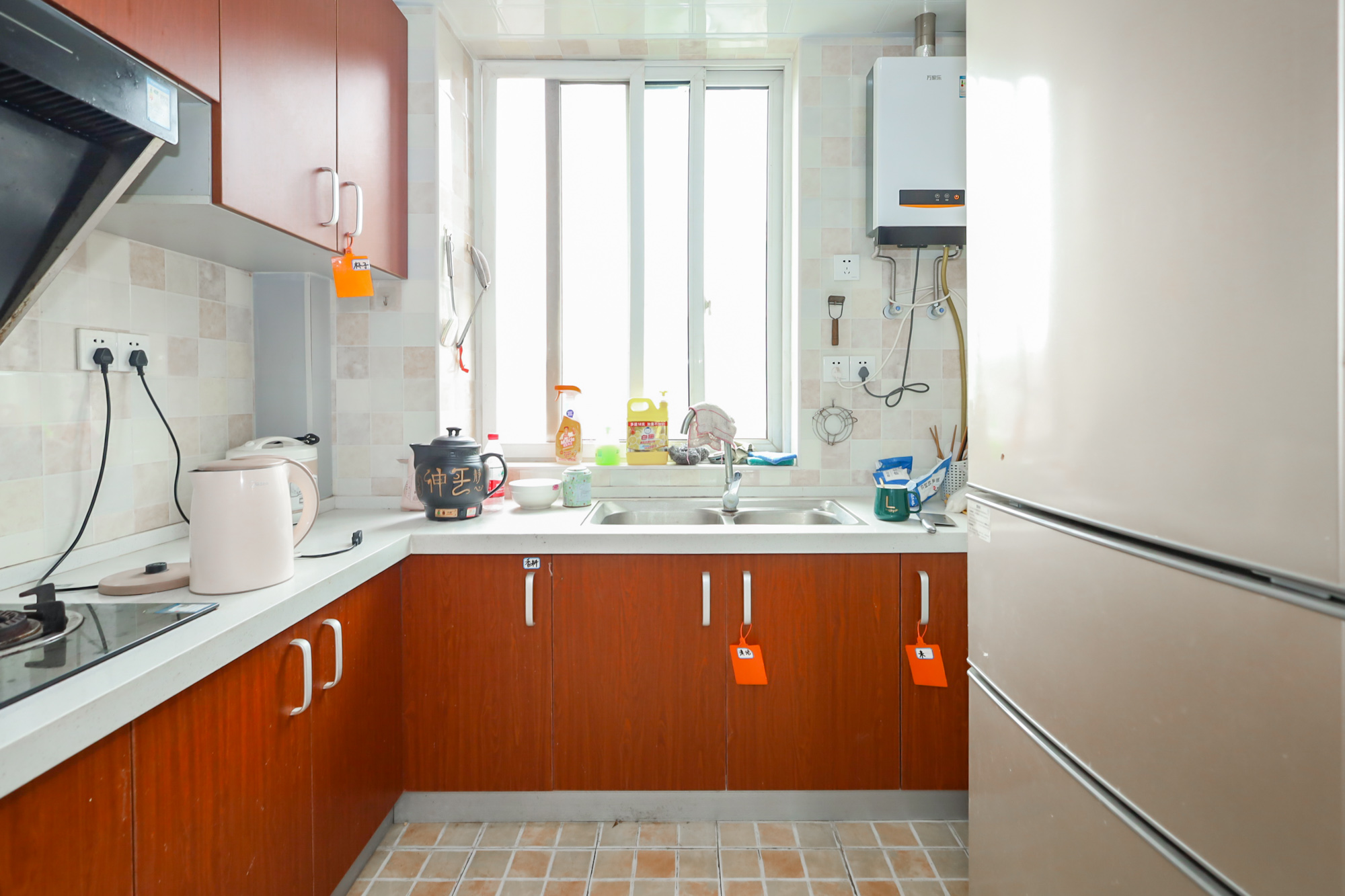 长房西郡 3室2厅2卫 76.0万 长房西郡 3室2厅2卫 76.0万厨房