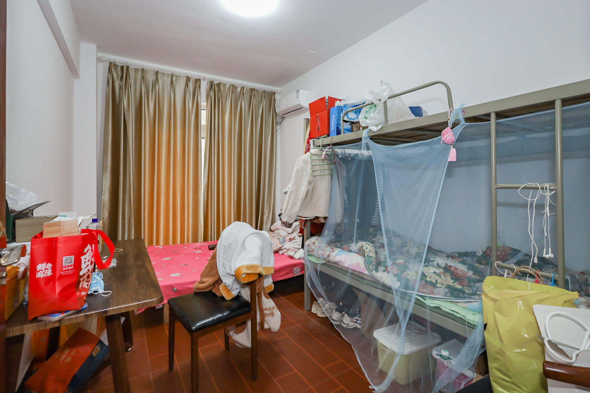 长房西郡 3室2厅2卫 76.0万 长房西郡 3室2厅2卫 76.0万卧室