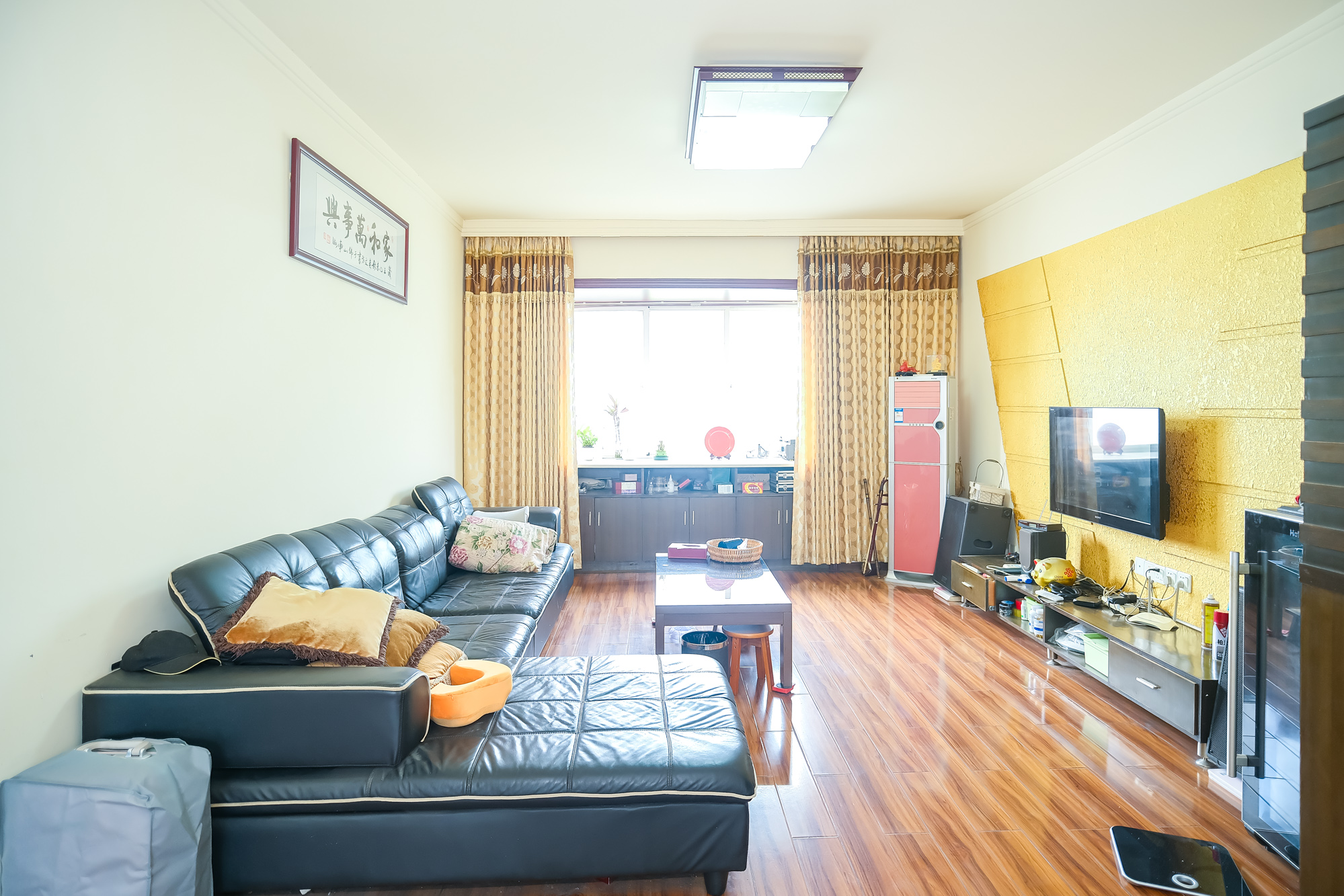 金鹰机电大市场 2室2厅1卫 48.80万 金鹰机电大市场 2室2厅1卫 48.80万客厅