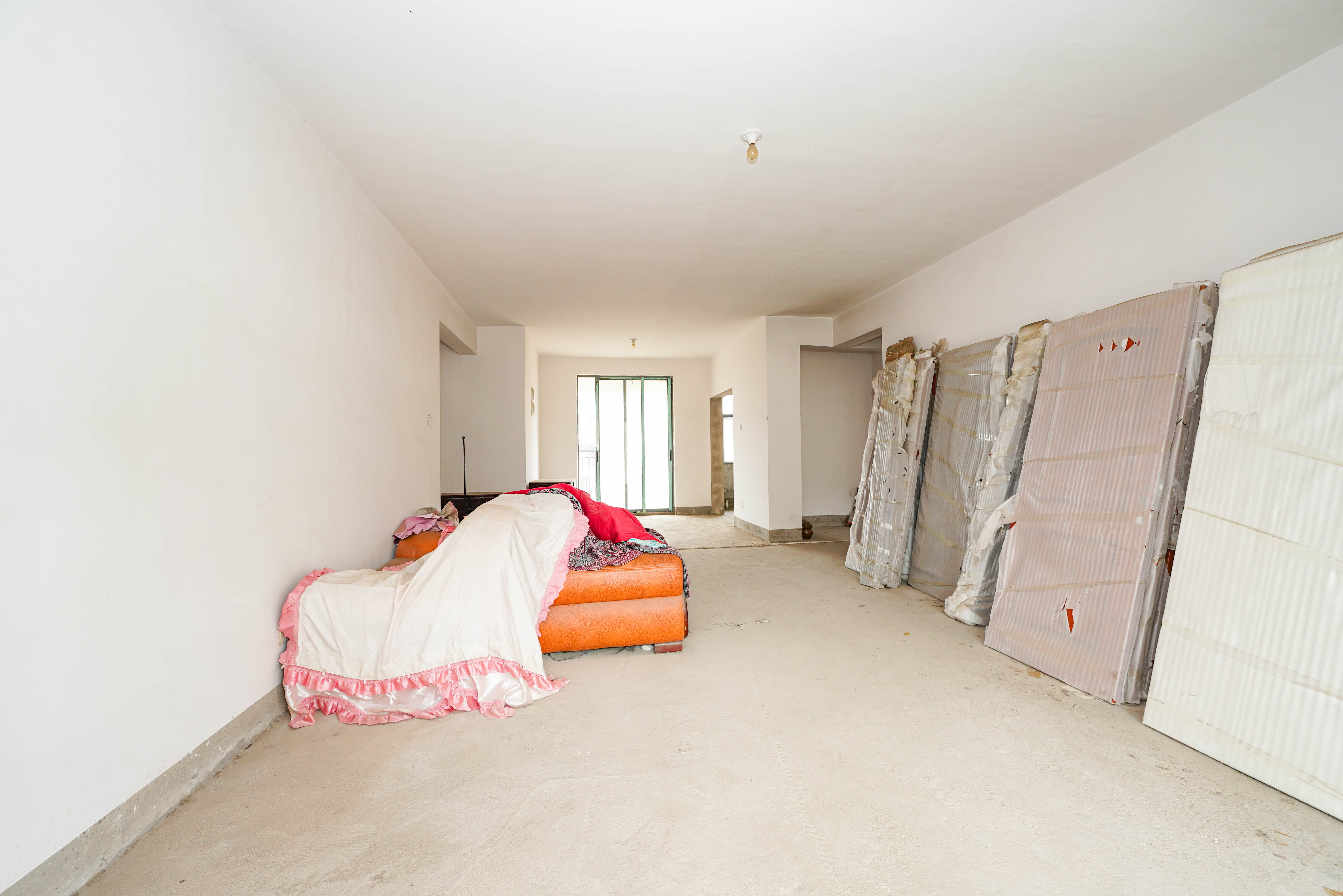 和美星城  4室2厅2卫    128.0万客厅