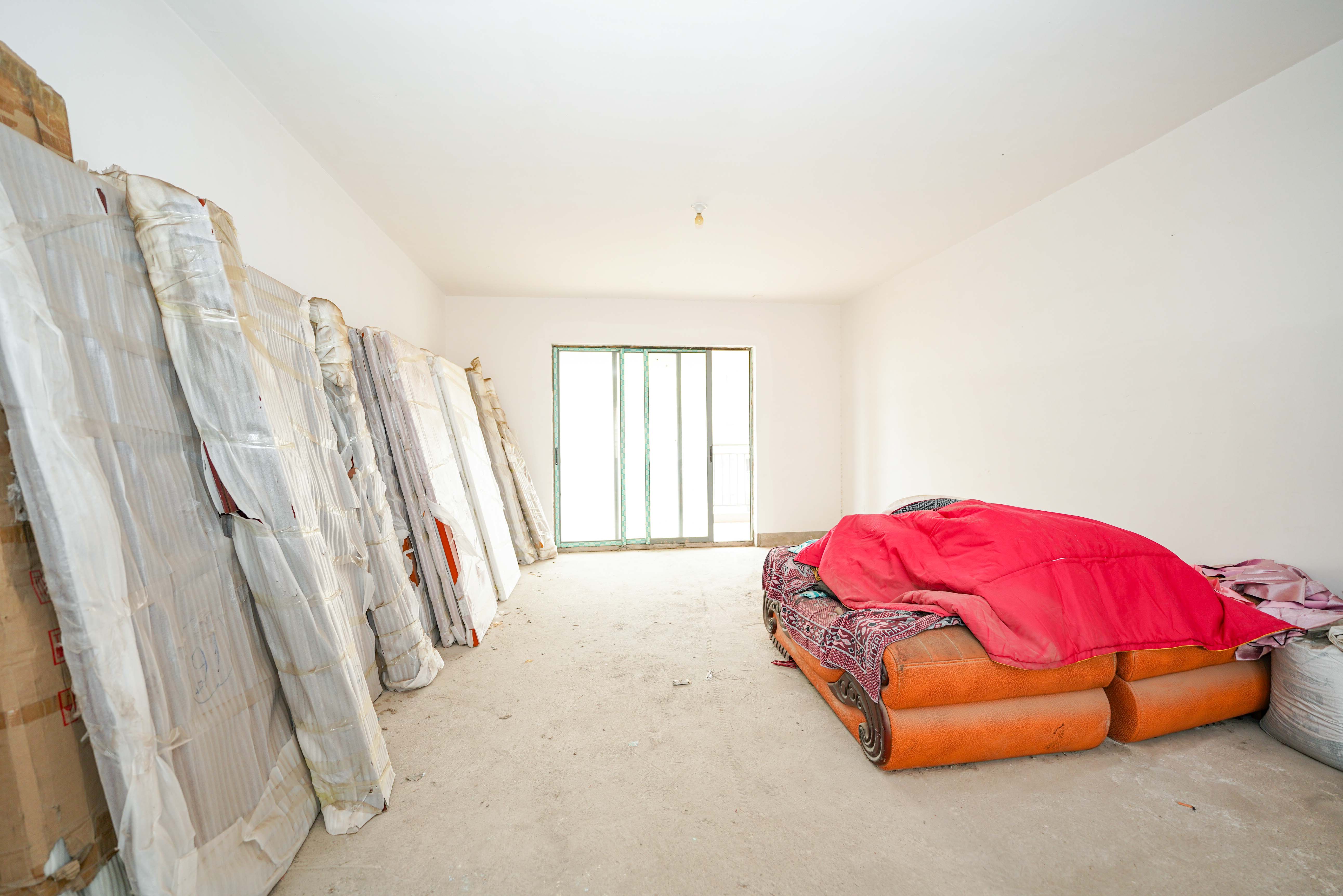 和美星城  4室2厅2卫    128.0万客厅