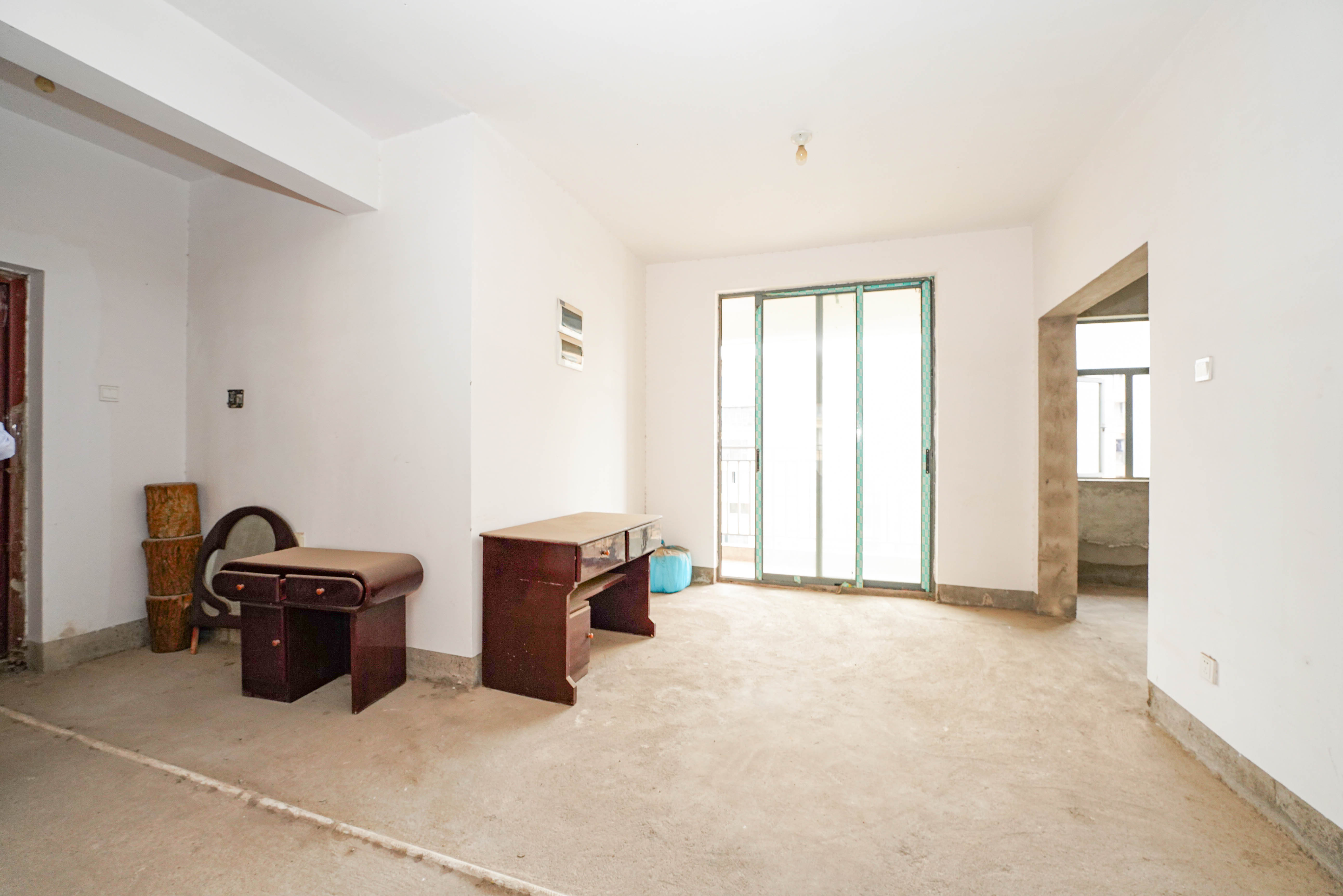 和美星城  4室2厅2卫    128.0万客厅