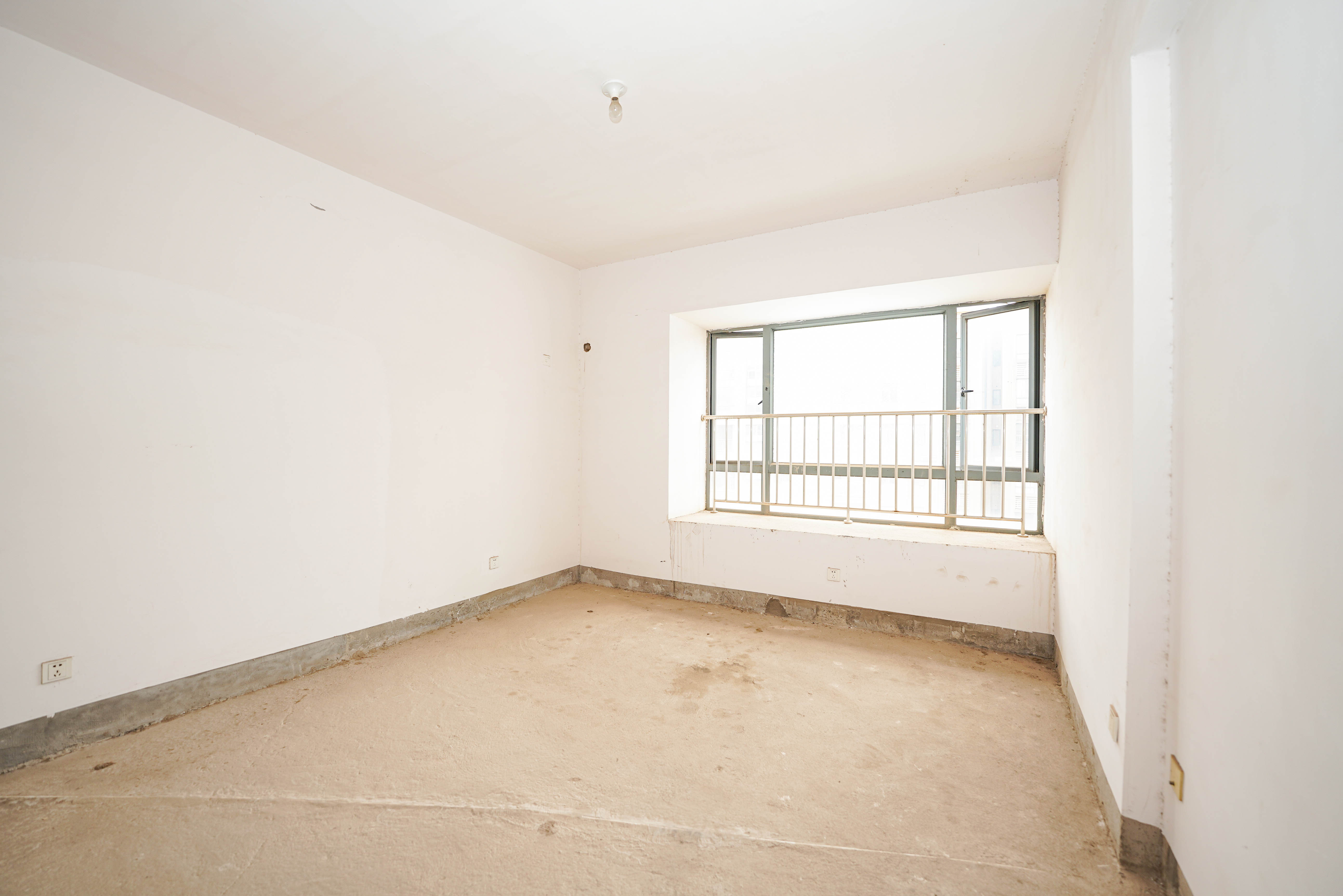 和美星城  4室2厅2卫    128.0万卧室