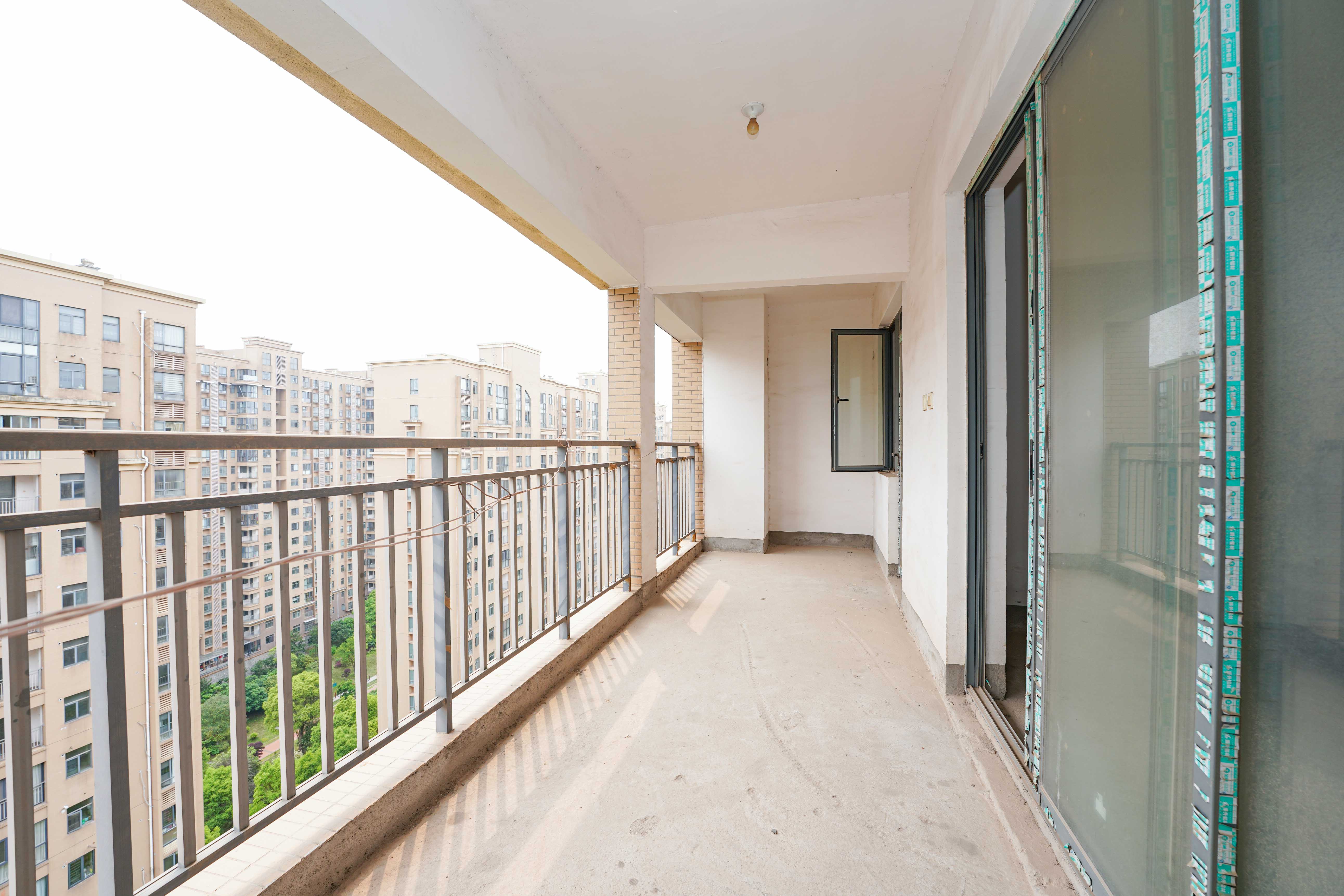 和美星城  4室2厅2卫    128.0万阳台