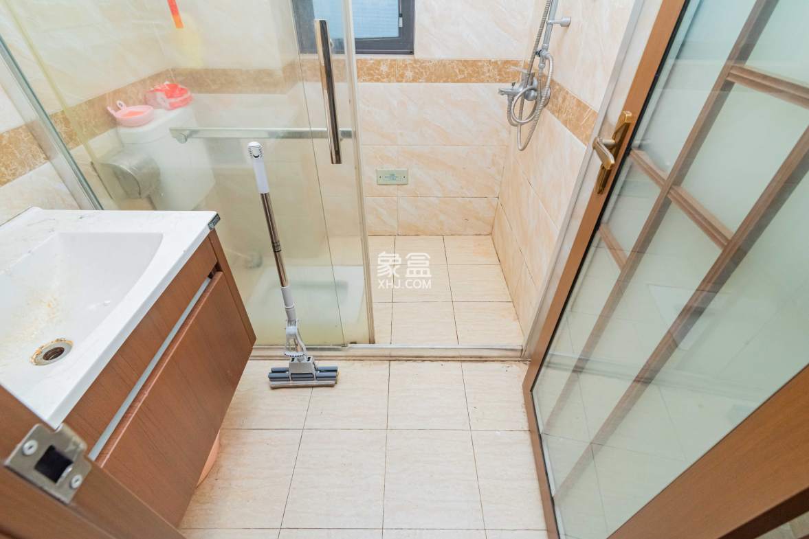 旺德府恺悦国际 3室2厅1卫 72.8万 旺德府恺悦国际 3室2厅1卫 72.8万卫生间