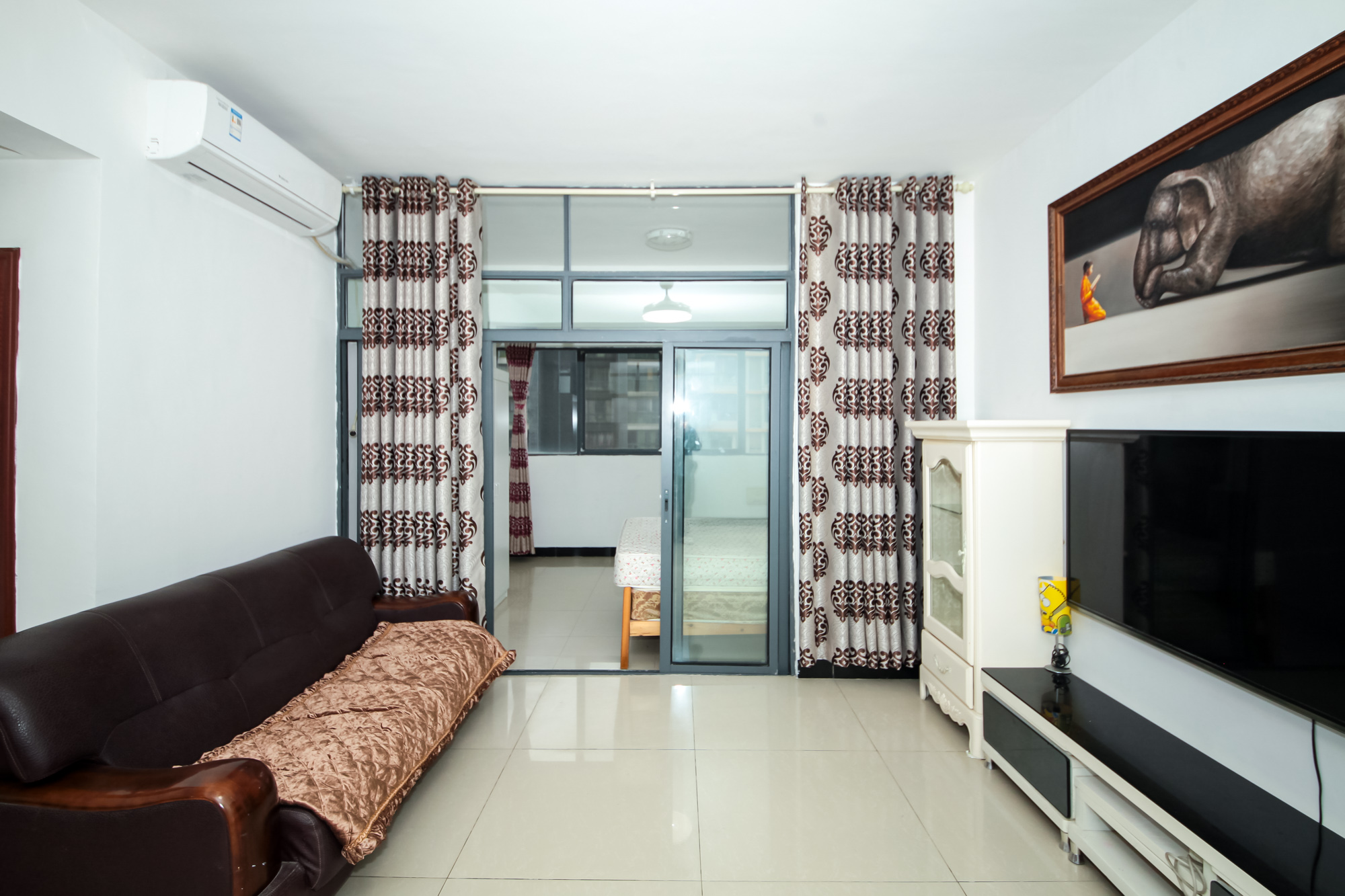 恒基凯旋门一二期 1室1厅1卫 61.80万 恒基凯旋门一二期 1室1厅1卫 61.80万客厅