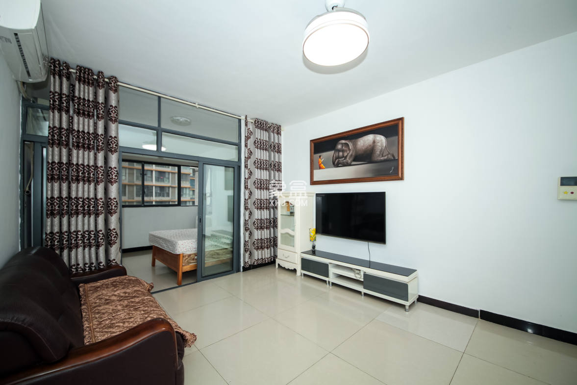 恒基凯旋门一二期 1室1厅1卫 61.80万 恒基凯旋门一二期 1室1厅1卫 61.80万客厅