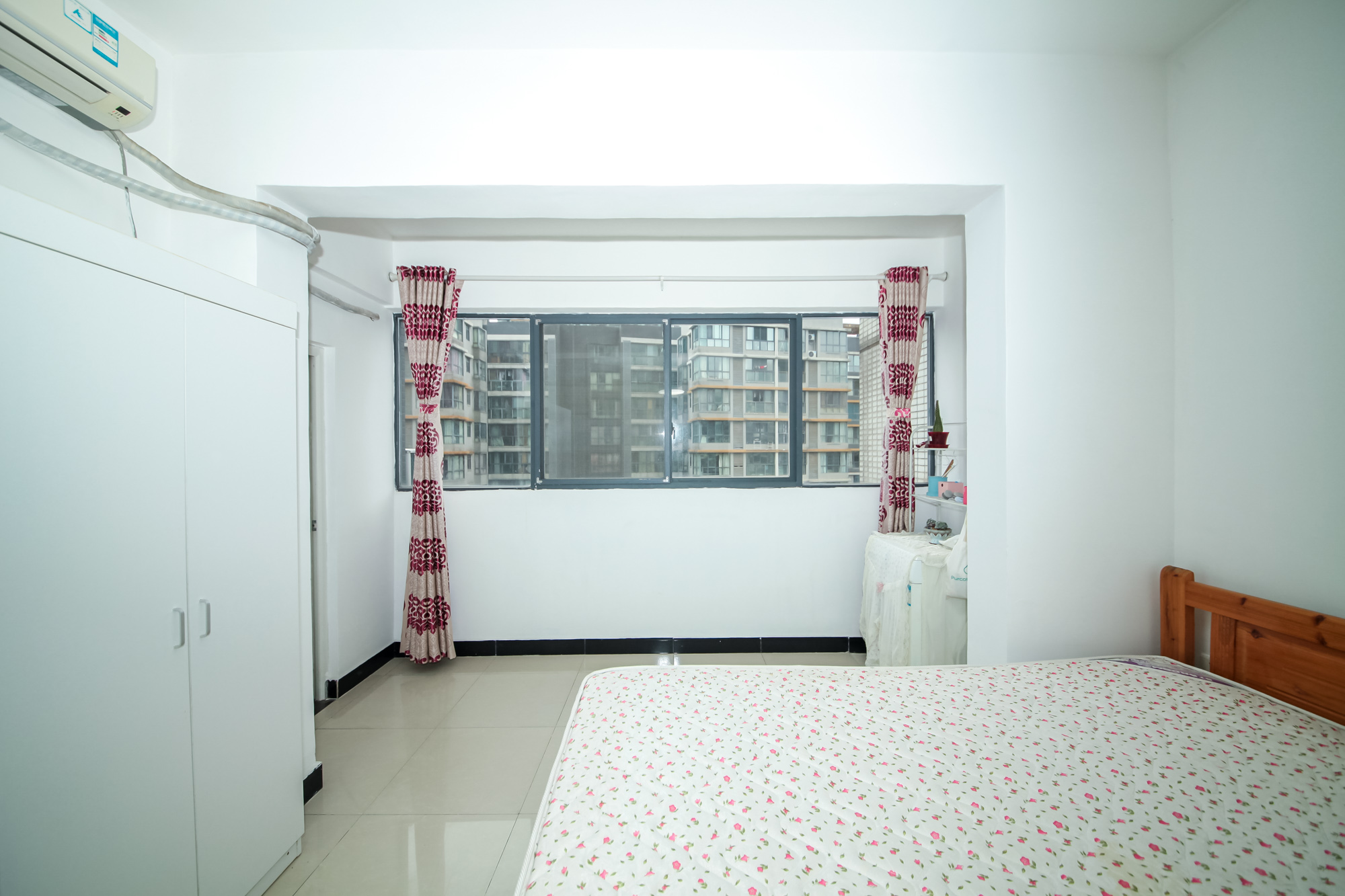 恒基凯旋门一二期 1室1厅1卫 61.80万 恒基凯旋门一二期 1室1厅1卫 61.80万卧室