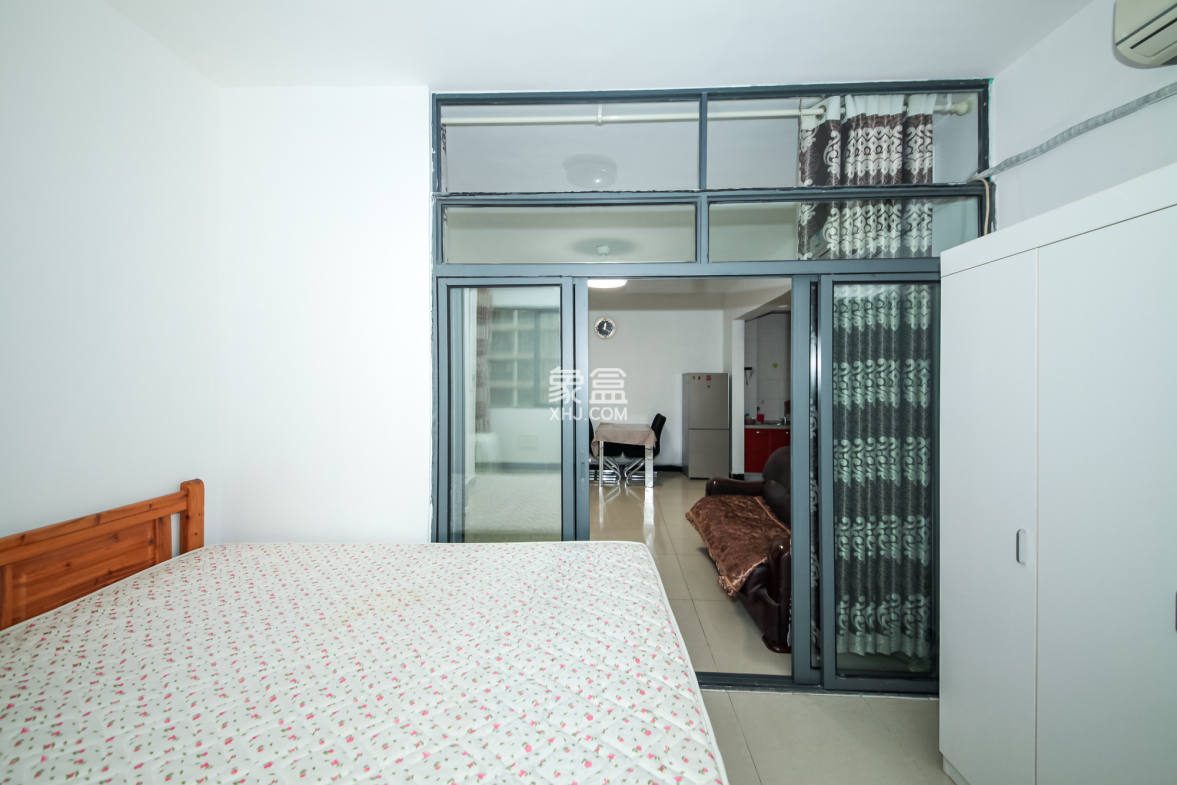 恒基凯旋门一二期 1室1厅1卫 61.80万 恒基凯旋门一二期 1室1厅1卫 61.80万卧室