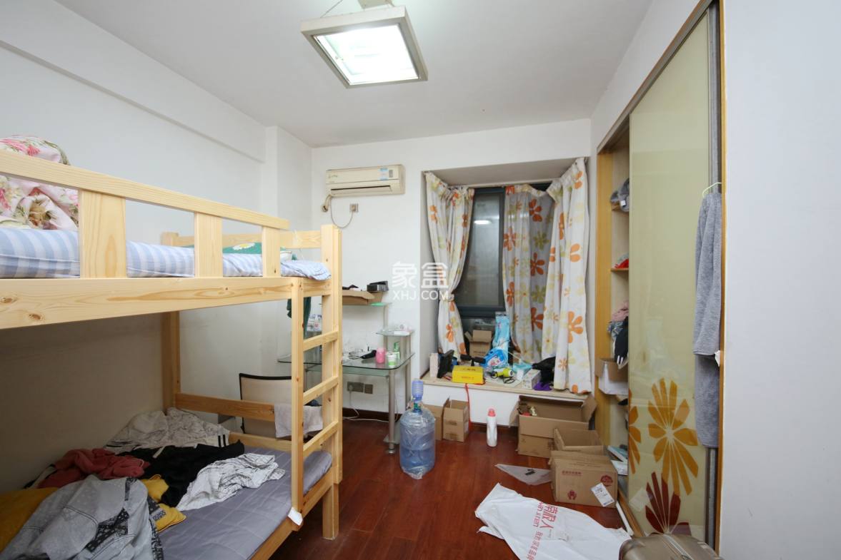 浏阳河畔家园  3室2厅2卫    108.0万卧室