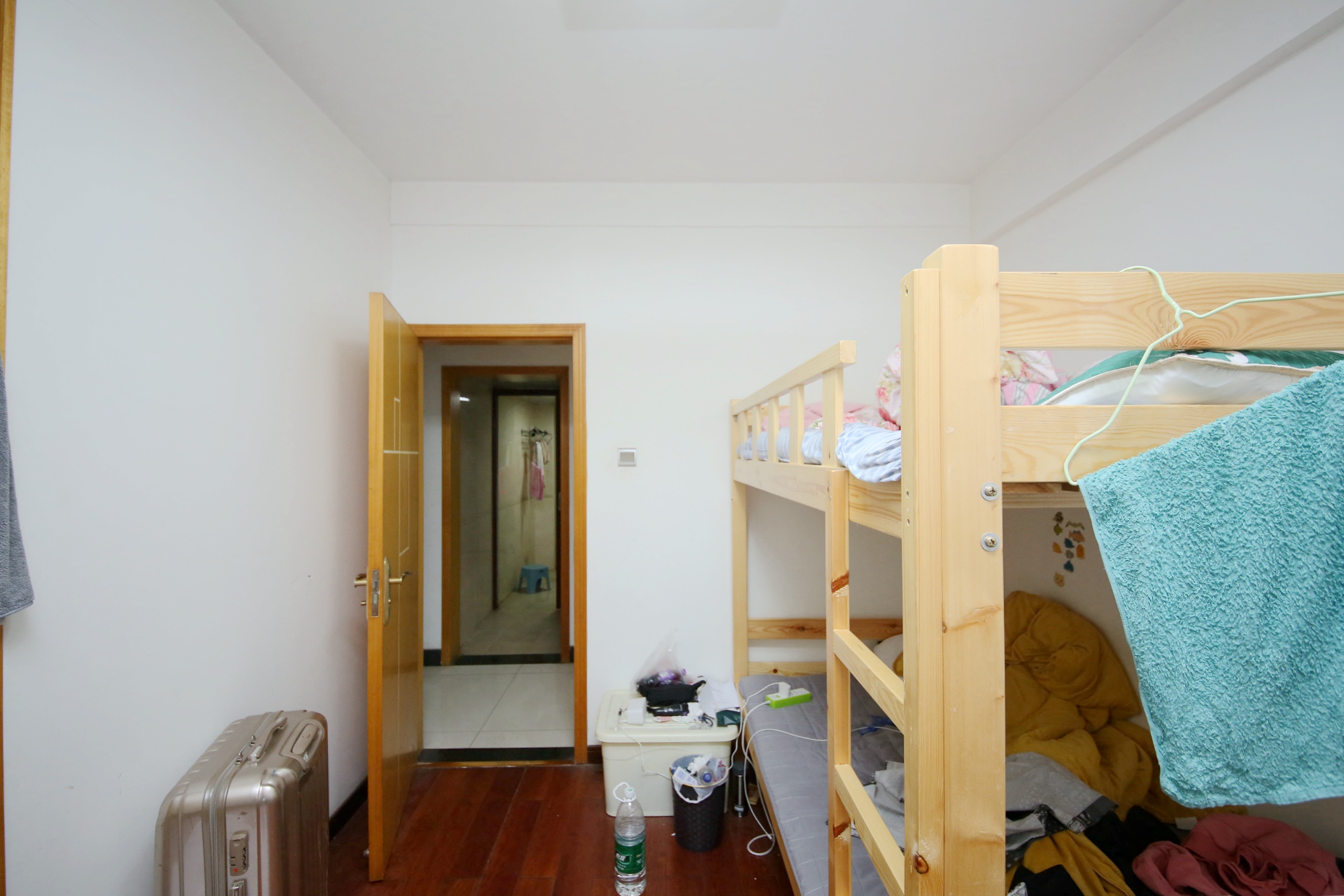 浏阳河畔家园  3室2厅2卫    108.0万卧室