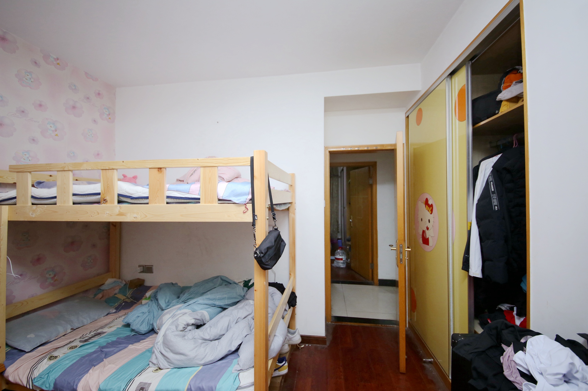 浏阳河畔家园  3室2厅2卫    108.0万卧室