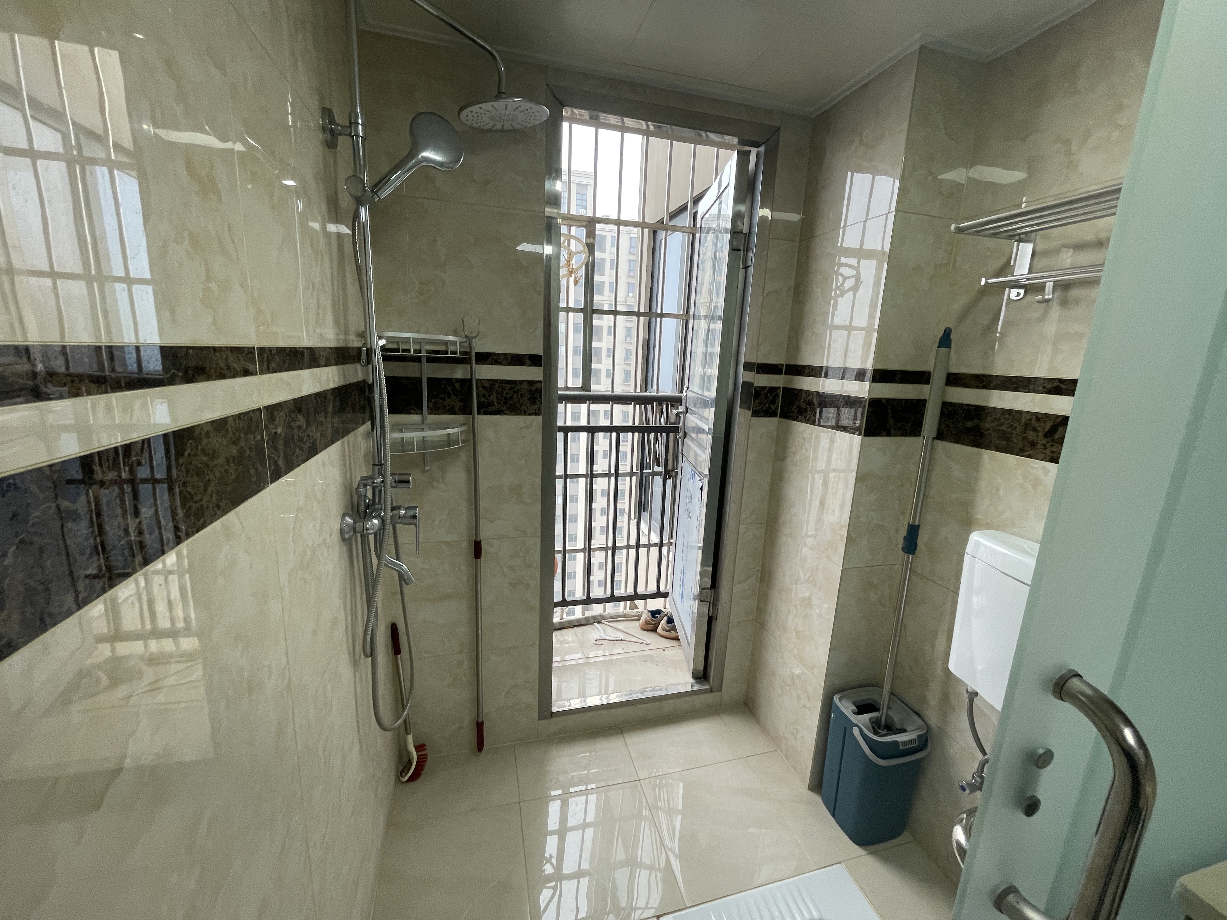 山水洲城华晨第一城  4室2厅2卫   115.00万 山水洲城华晨第一城  4室2厅2卫   115.00万室内图