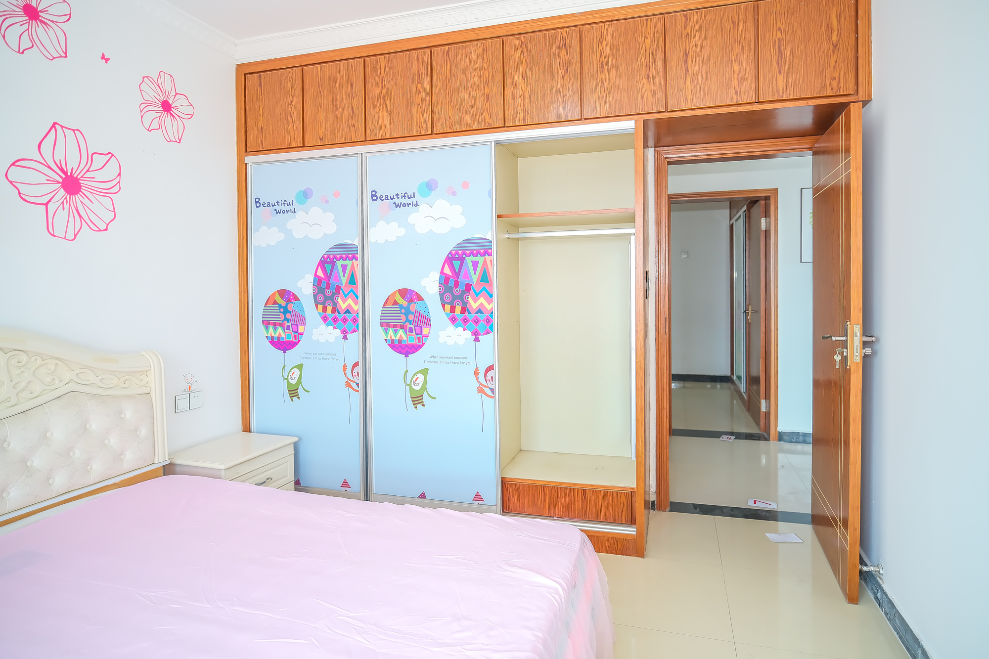 世景华庭  2室2厅1卫   68.00万卧室