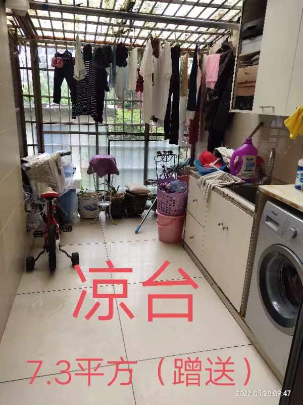 娄星东苑  5室2厅2卫   88.80万客厅