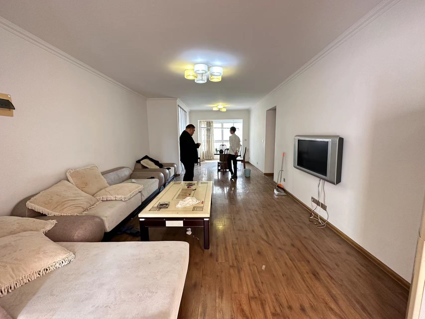 红盾雅园 4室2厅1卫 82.00万 红盾雅园 4室2厅1卫 82.00万室内图