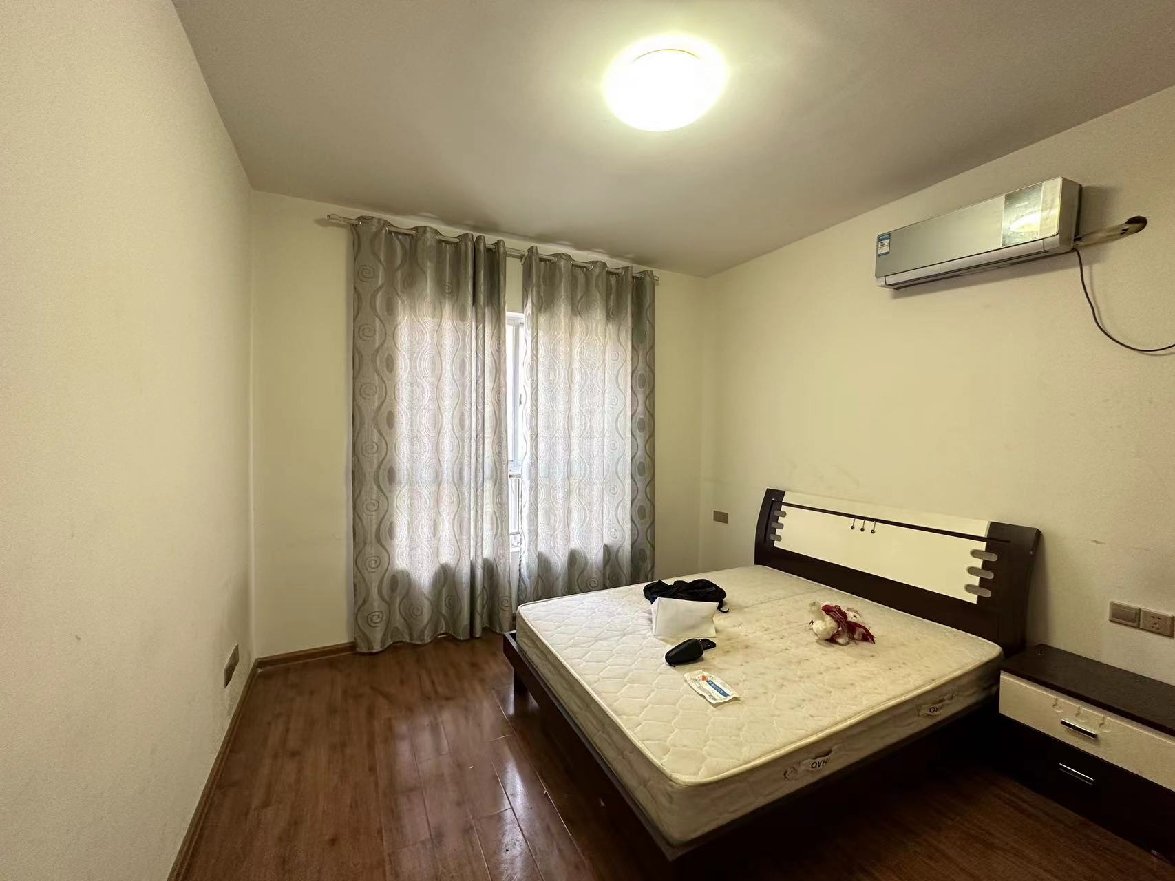 红盾雅园 4室2厅1卫 82.00万 红盾雅园 4室2厅1卫 82.00万室内图