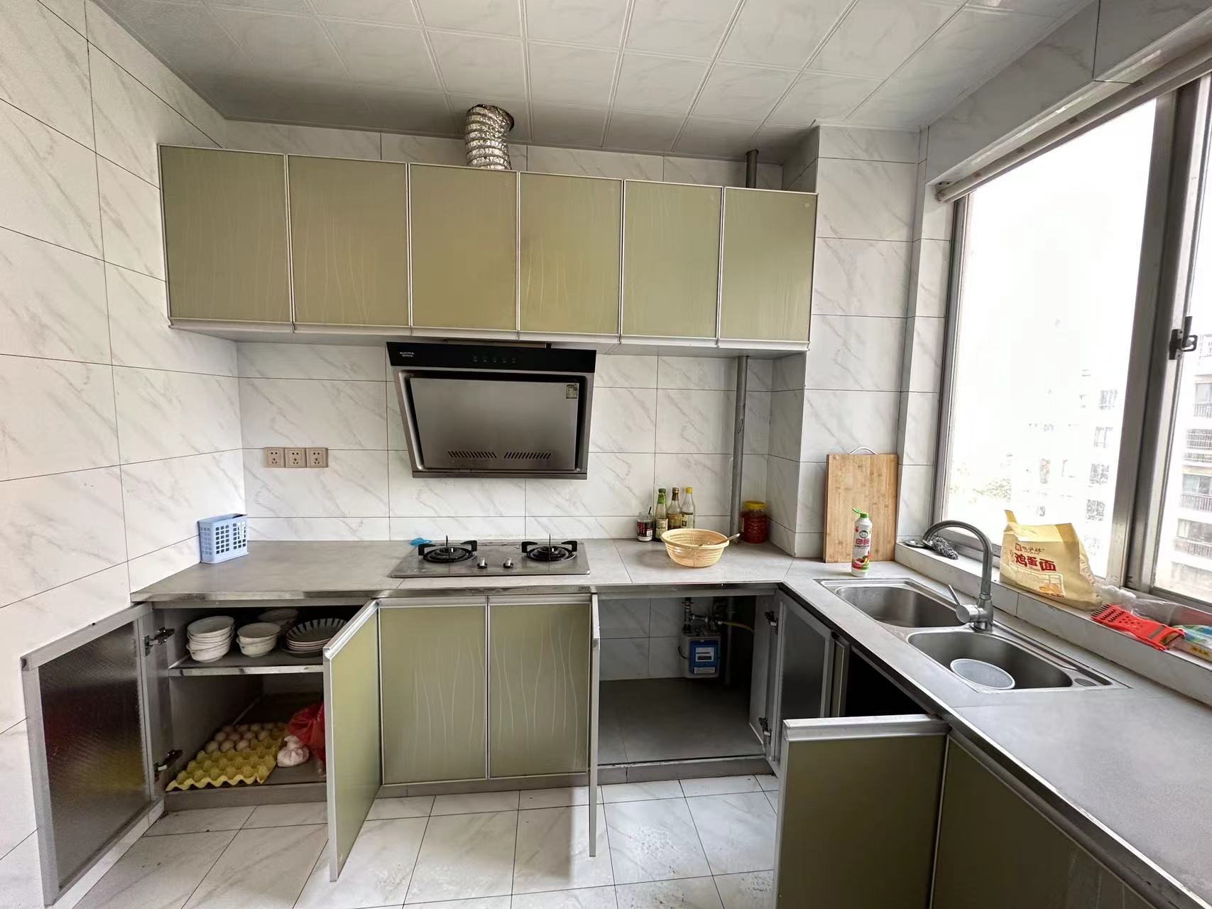 红盾雅园 4室2厅1卫 82.00万 红盾雅园 4室2厅1卫 82.00万室内图