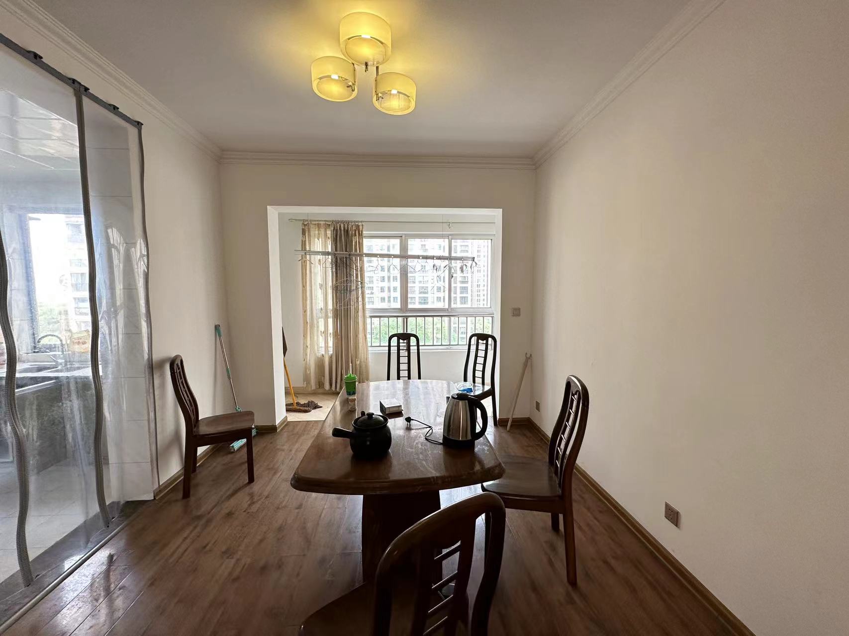 红盾雅园 4室2厅1卫 82.00万 红盾雅园 4室2厅1卫 82.00万室内图