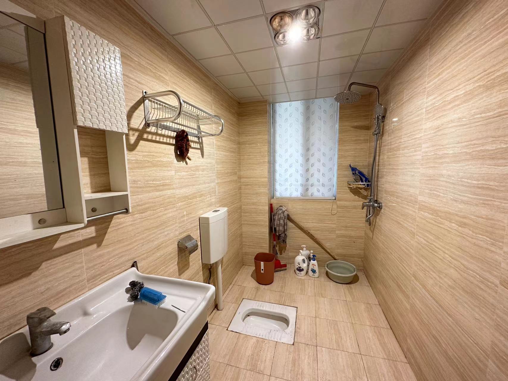 红盾雅园 4室2厅1卫 82.00万 红盾雅园 4室2厅1卫 82.00万室内图